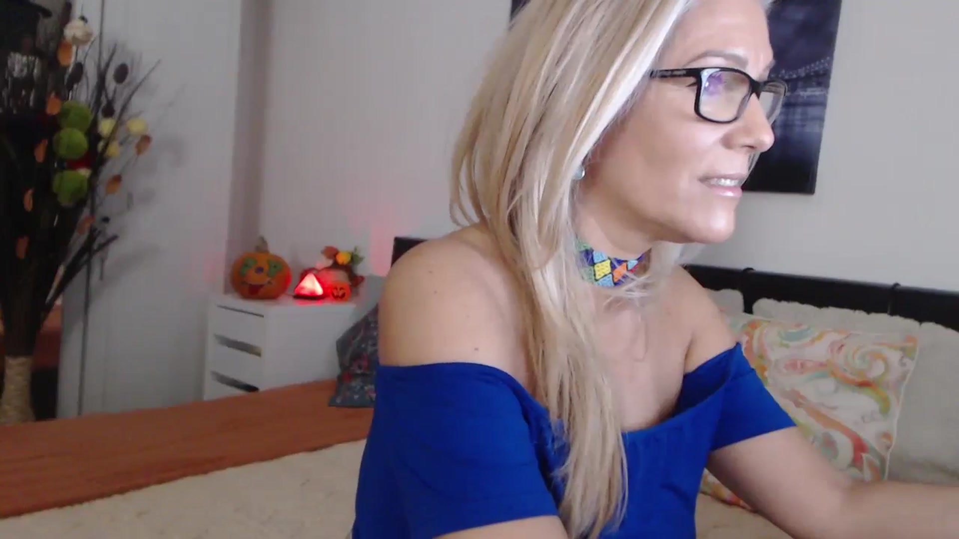 Gallery image thumbnail from Reeya71's myfreecams stream on, 10/31/2024, 02:58 image 13 of 20