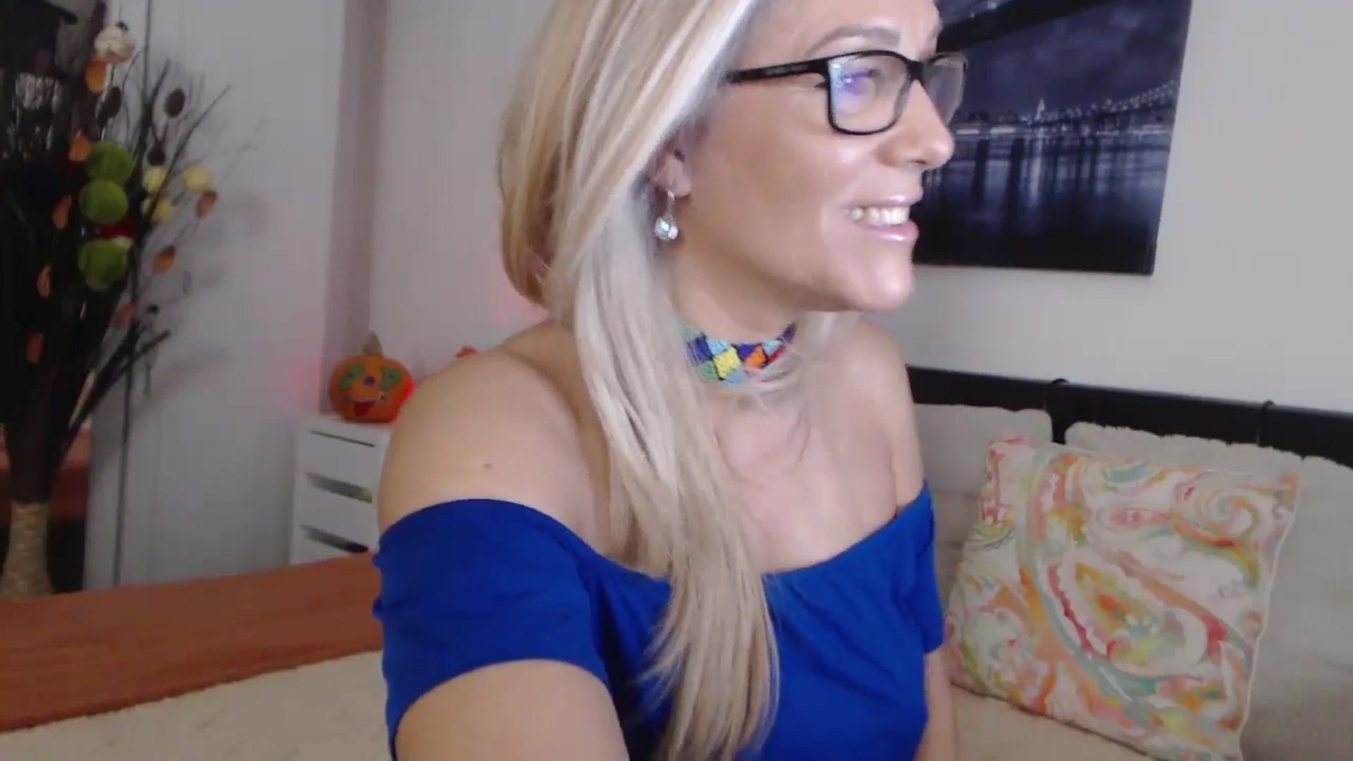 Gallery image thumbnail from Reeya71's myfreecams stream on, 10/31/2024, 02:58 image 16 of 20