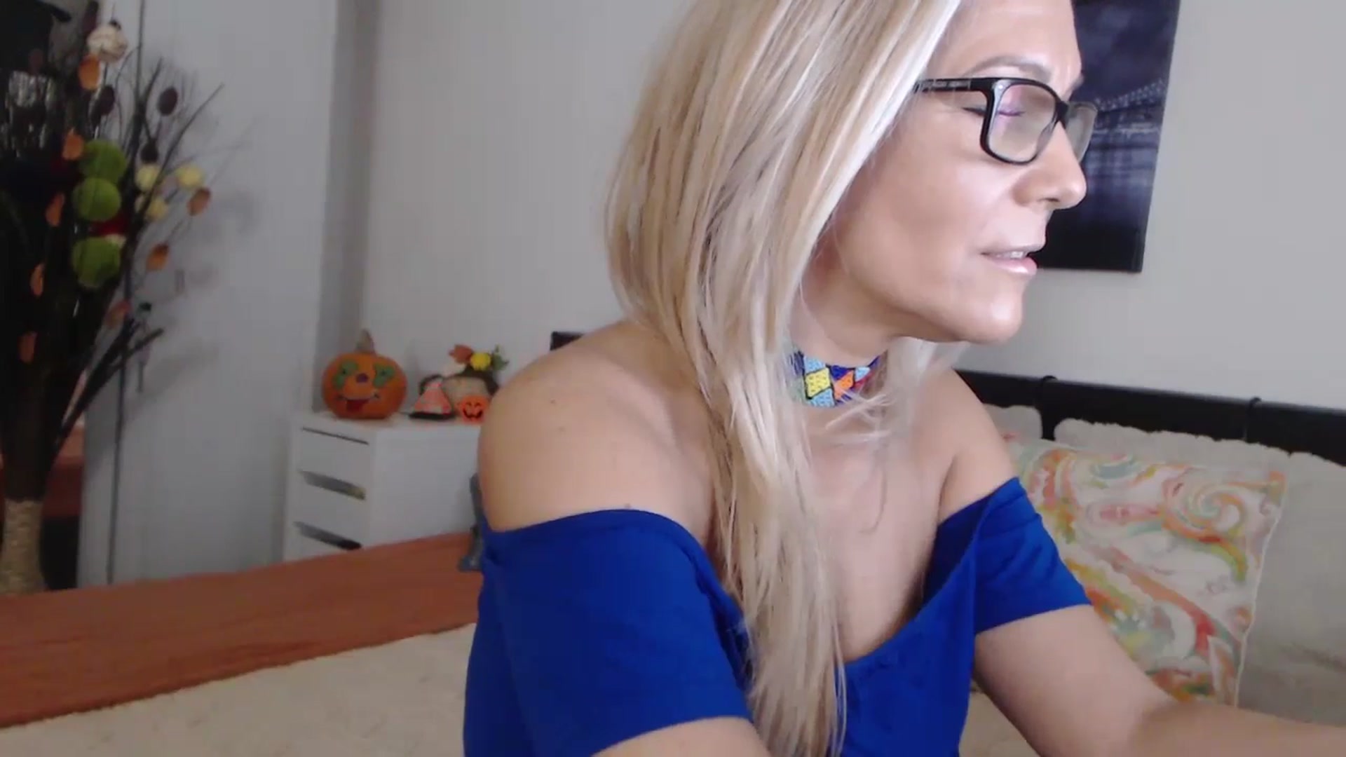 Gallery image thumbnail from Reeya71's myfreecams stream on, 10/31/2024, 02:58 image 6 of 20