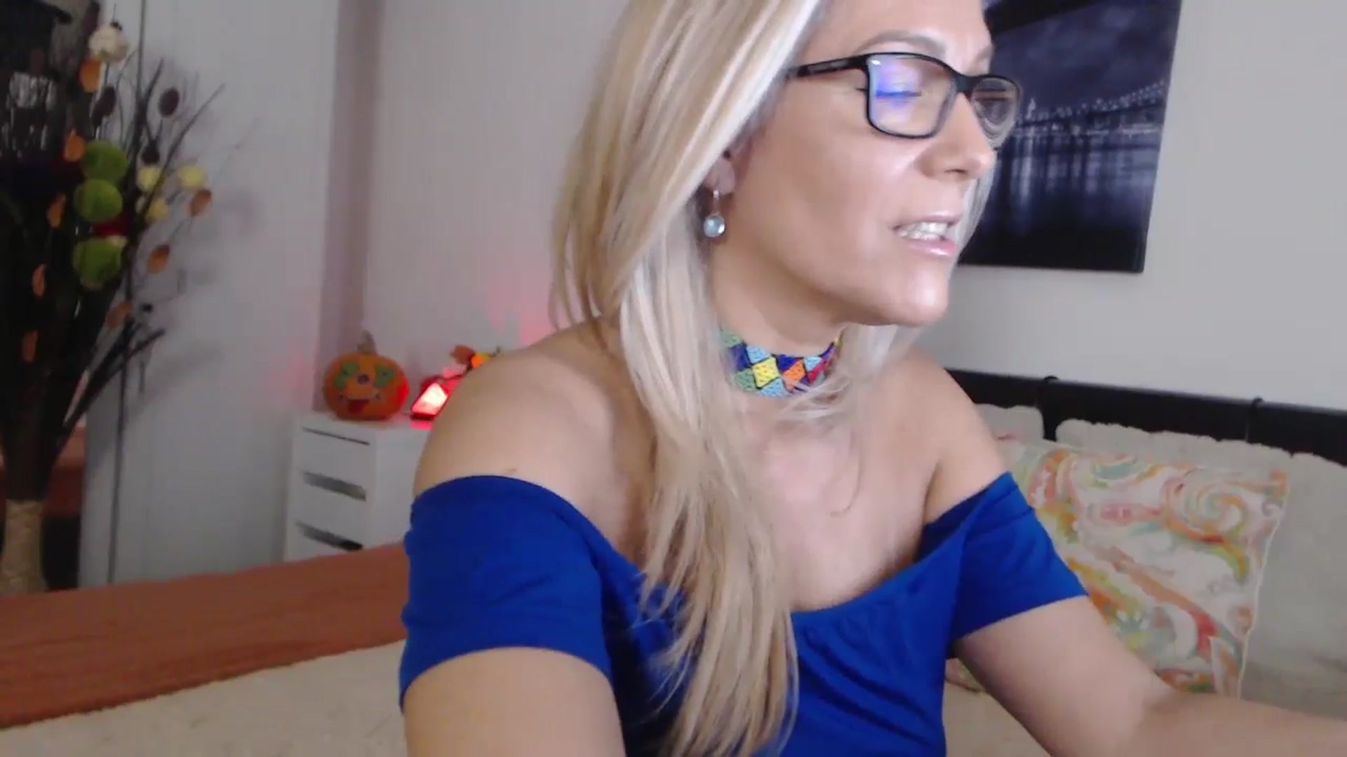 Gallery image thumbnail from Reeya71's myfreecams stream on, 10/31/2024, 02:58 image 11 of 20