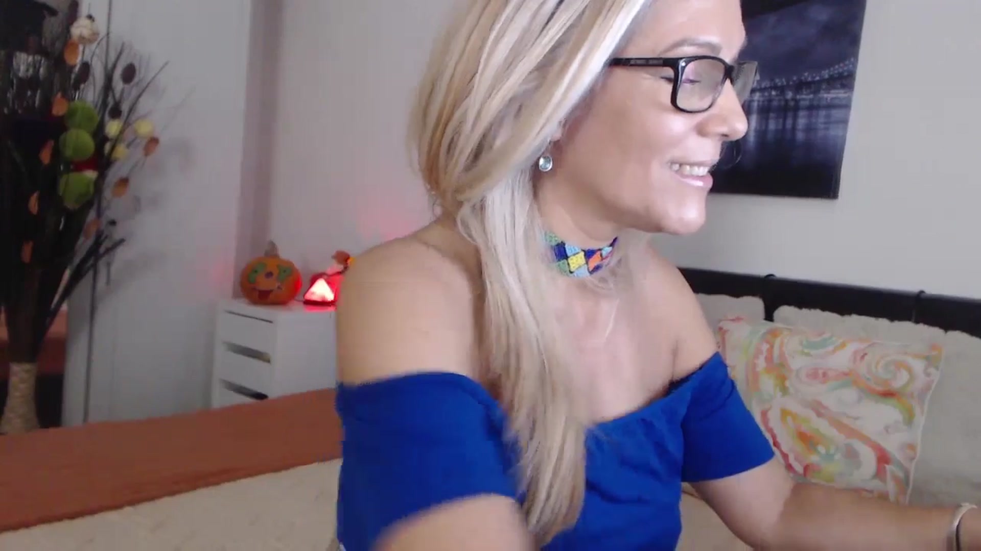 Gallery image thumbnail from Reeya71's myfreecams stream on, 10/31/2024, 04:17 image 9 of 20