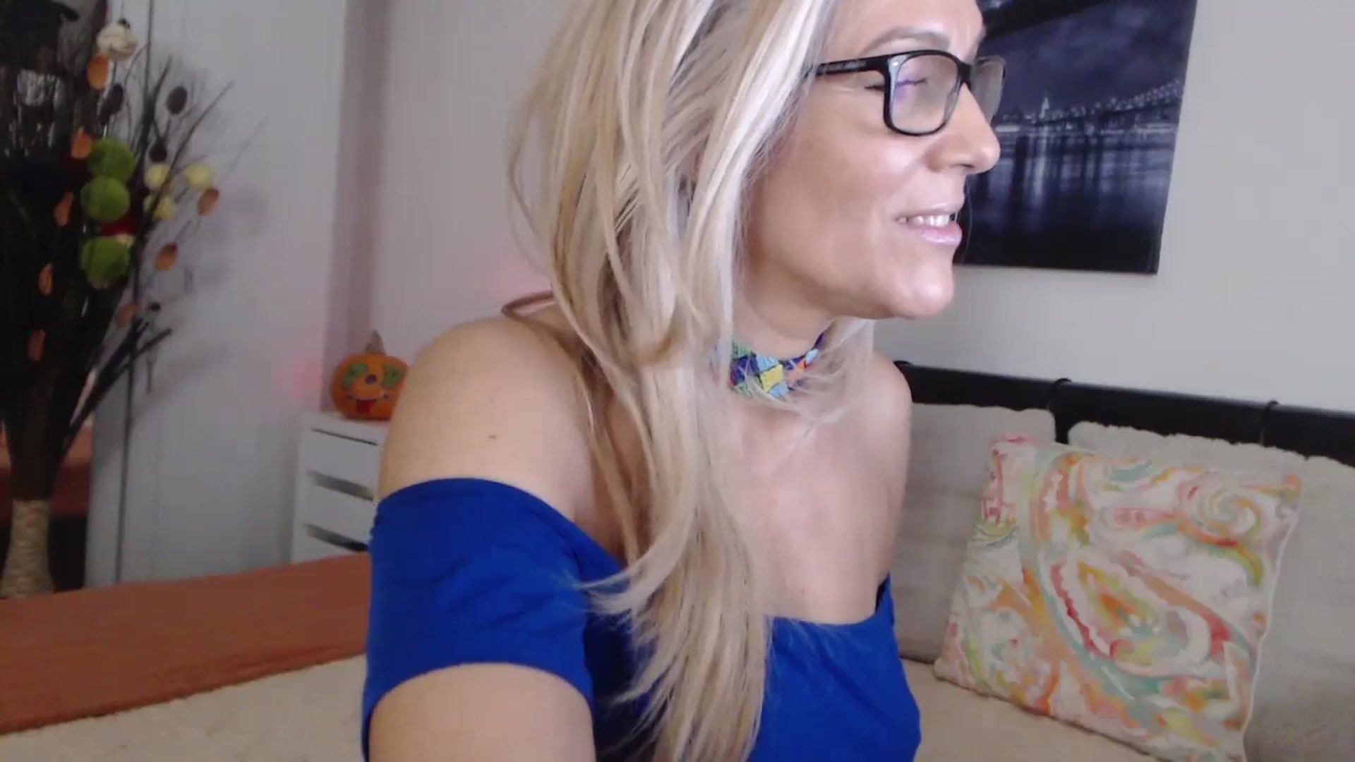 Gallery image thumbnail from Reeya71's myfreecams stream on, 10/31/2024, 04:17 image 15 of 20