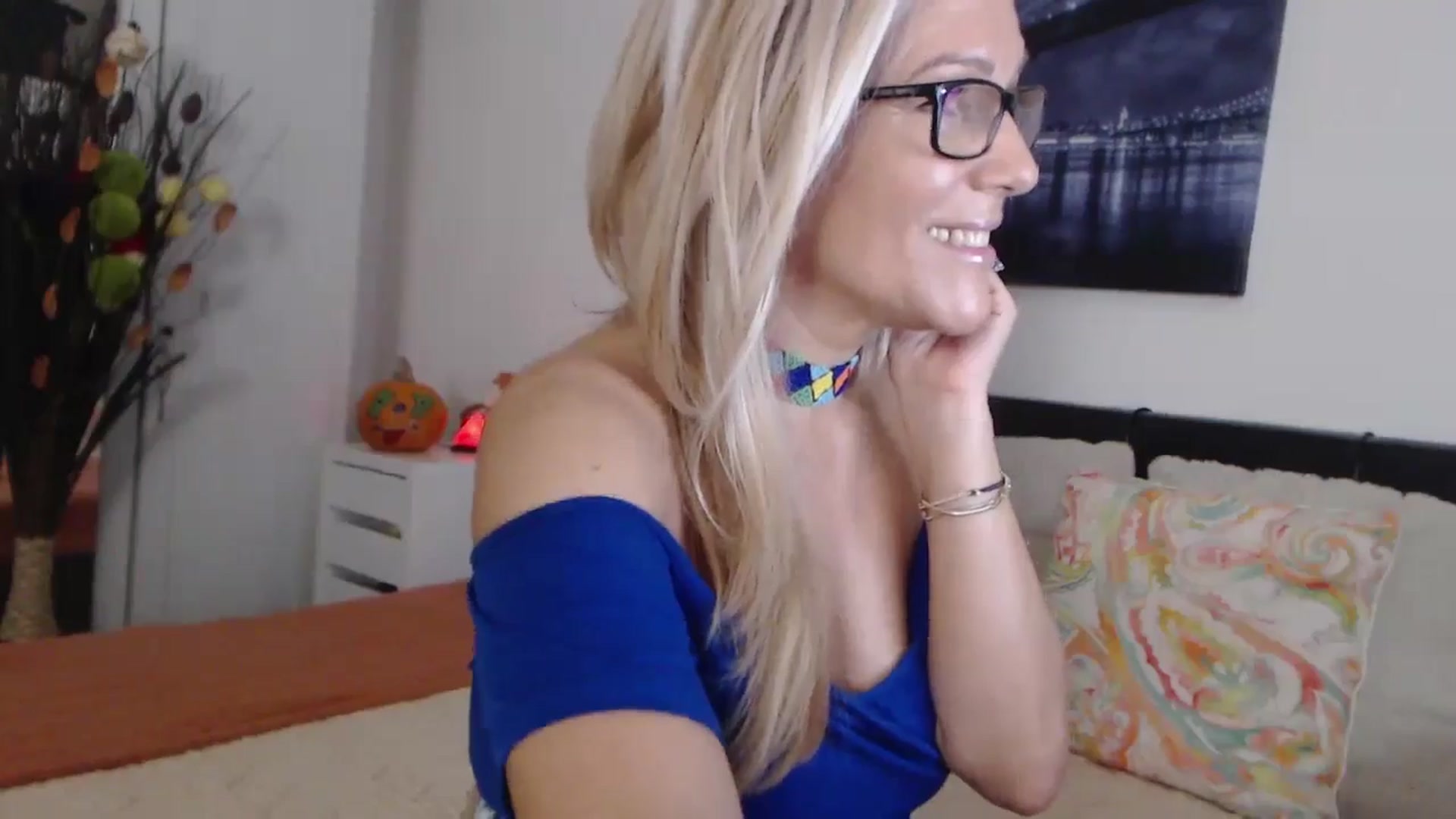 Gallery image thumbnail from Reeya71's myfreecams stream on, 10/31/2024, 04:17 image 17 of 20