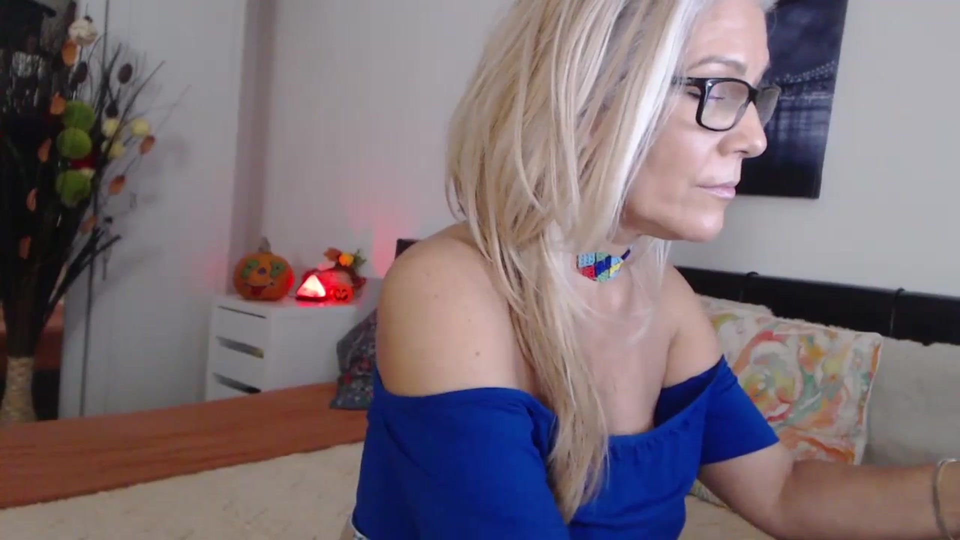 Gallery image thumbnail from Reeya71's myfreecams stream on, 10/31/2024, 06:59 image 12 of 20