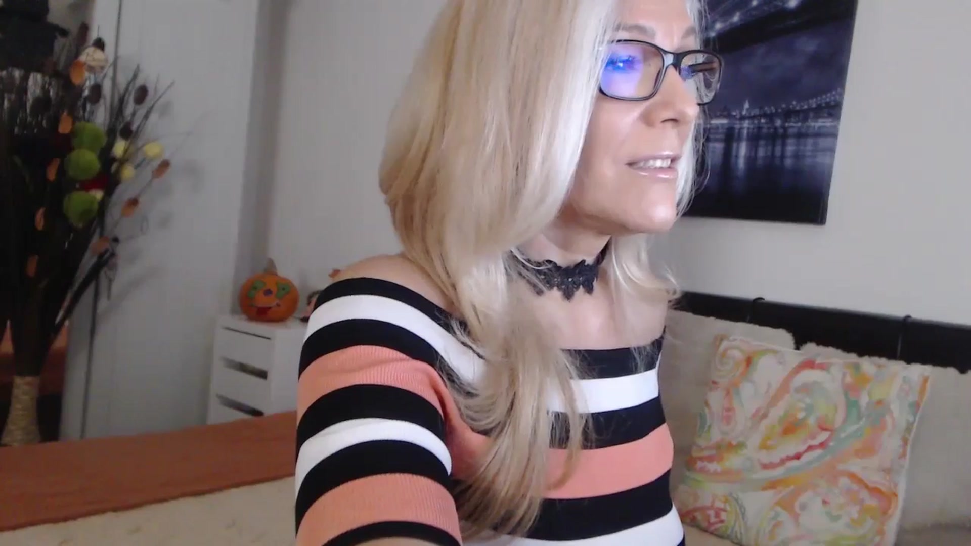 Gallery image thumbnail from Reeya71's myfreecams stream on, 11/07/2024, 02:56 image 5 of 20
