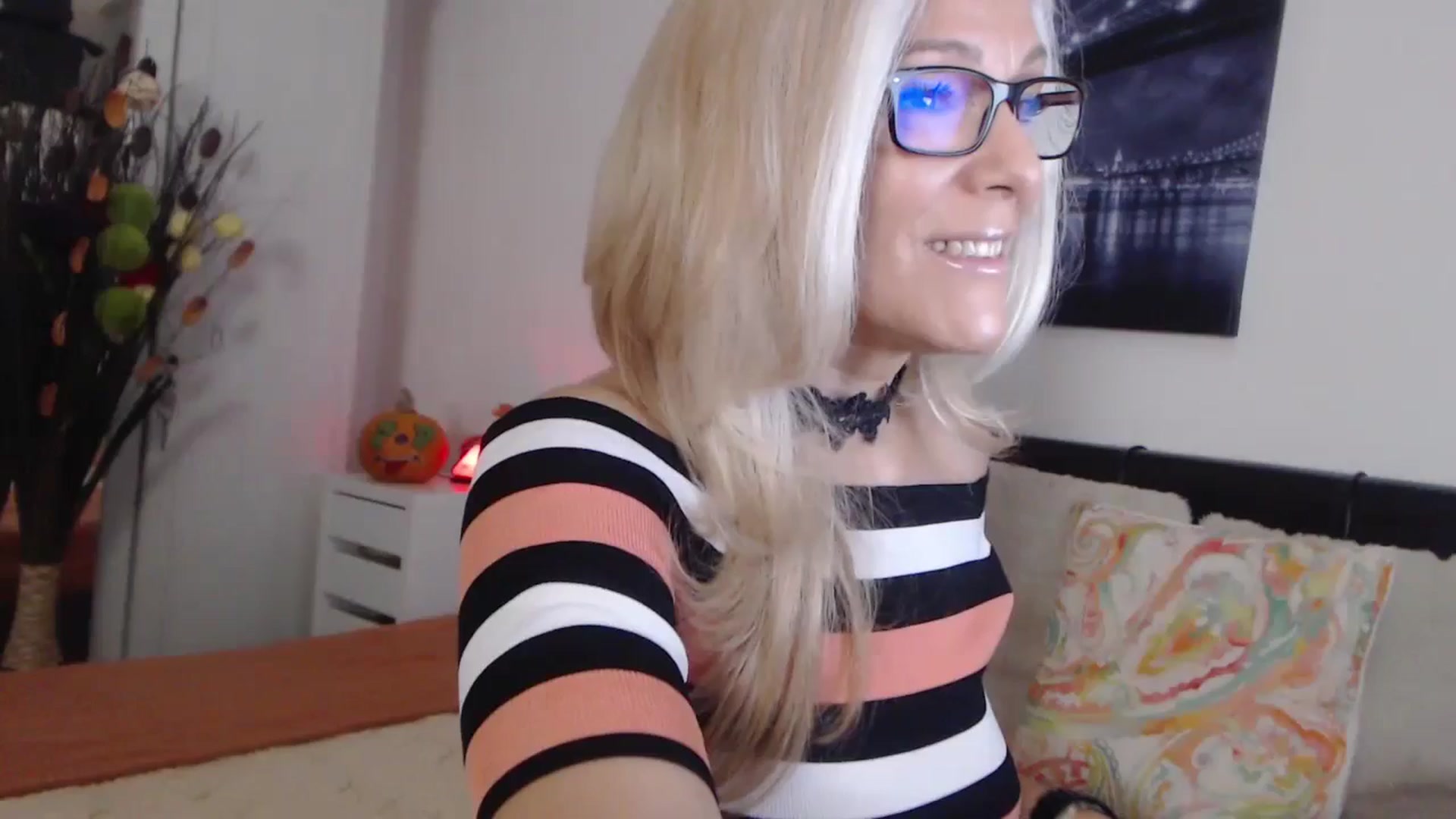 Gallery image thumbnail from Reeya71's myfreecams stream on, 11/07/2024, 02:56 image 1 of 20