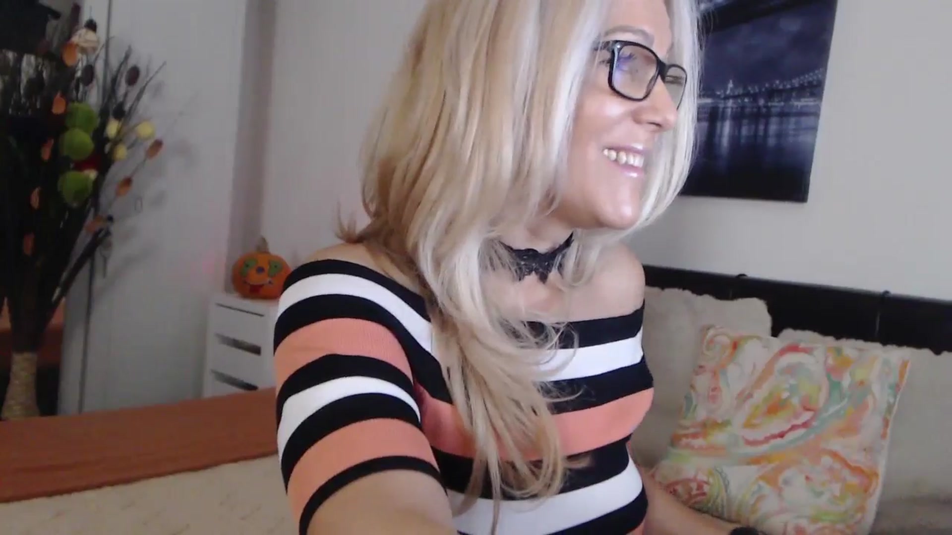 Gallery image thumbnail from Reeya71's myfreecams stream on, 11/07/2024, 05:19 image 4 of 20