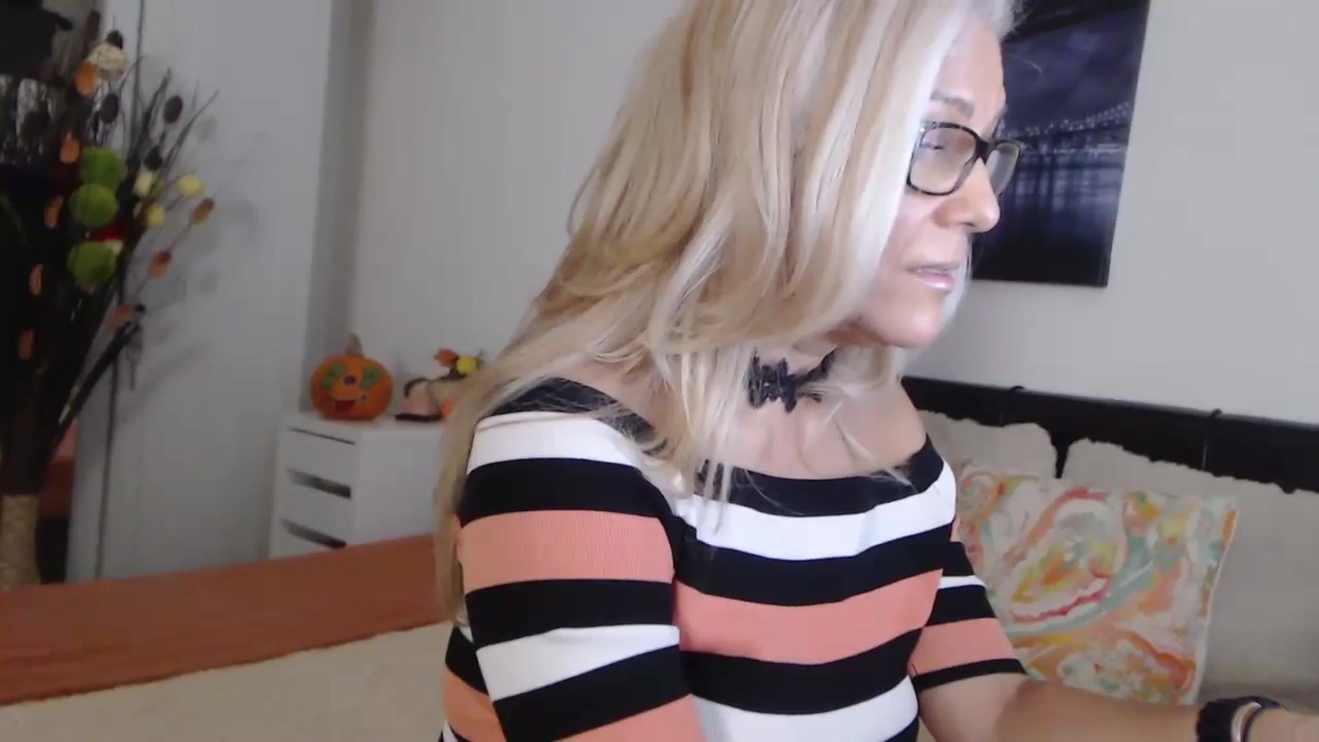Gallery image thumbnail from Reeya71's myfreecams stream on, 11/07/2024, 06:51 image 4 of 20