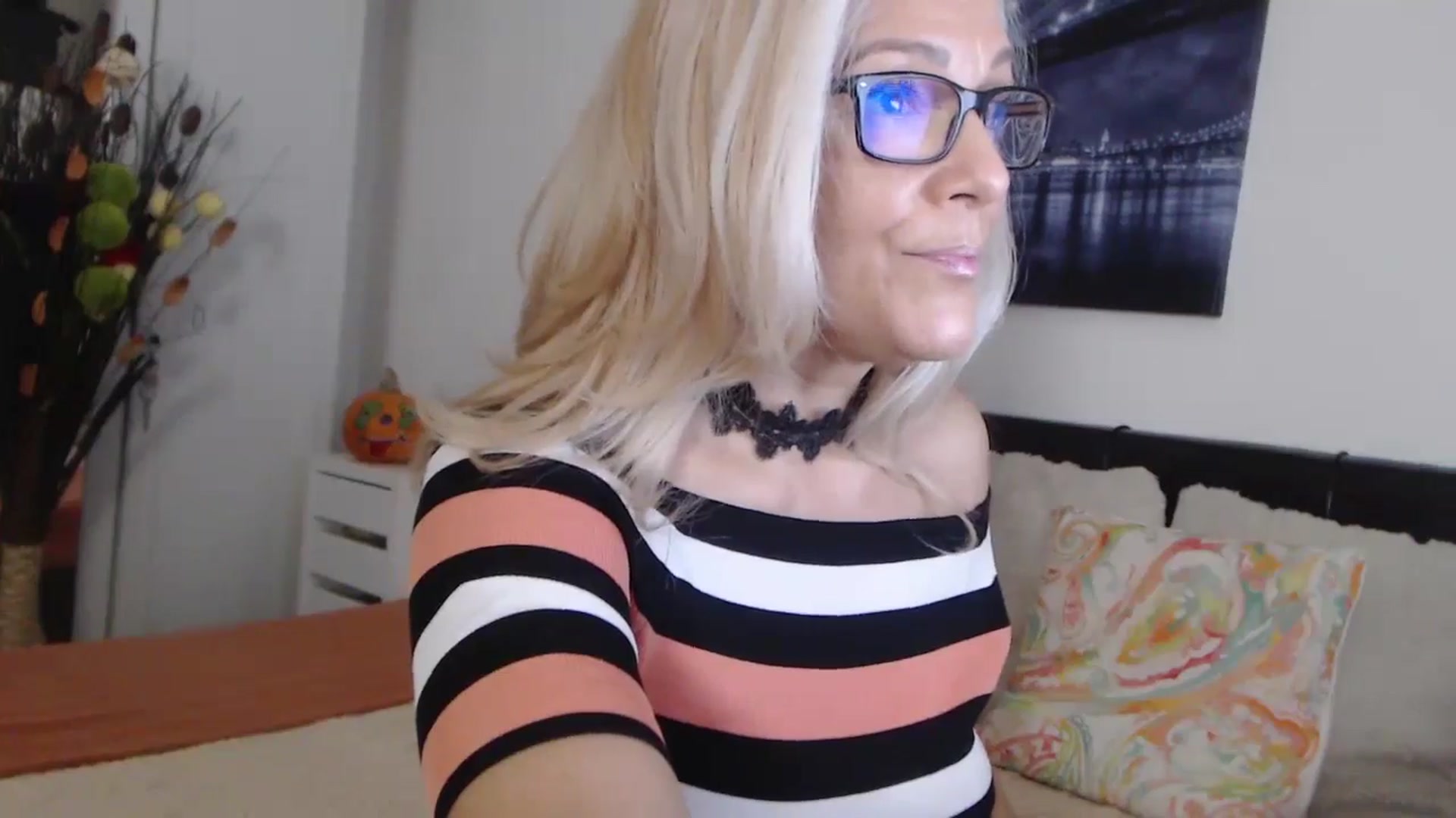 Gallery image thumbnail from Reeya71's myfreecams stream on, 11/07/2024, 06:51 image 3 of 20