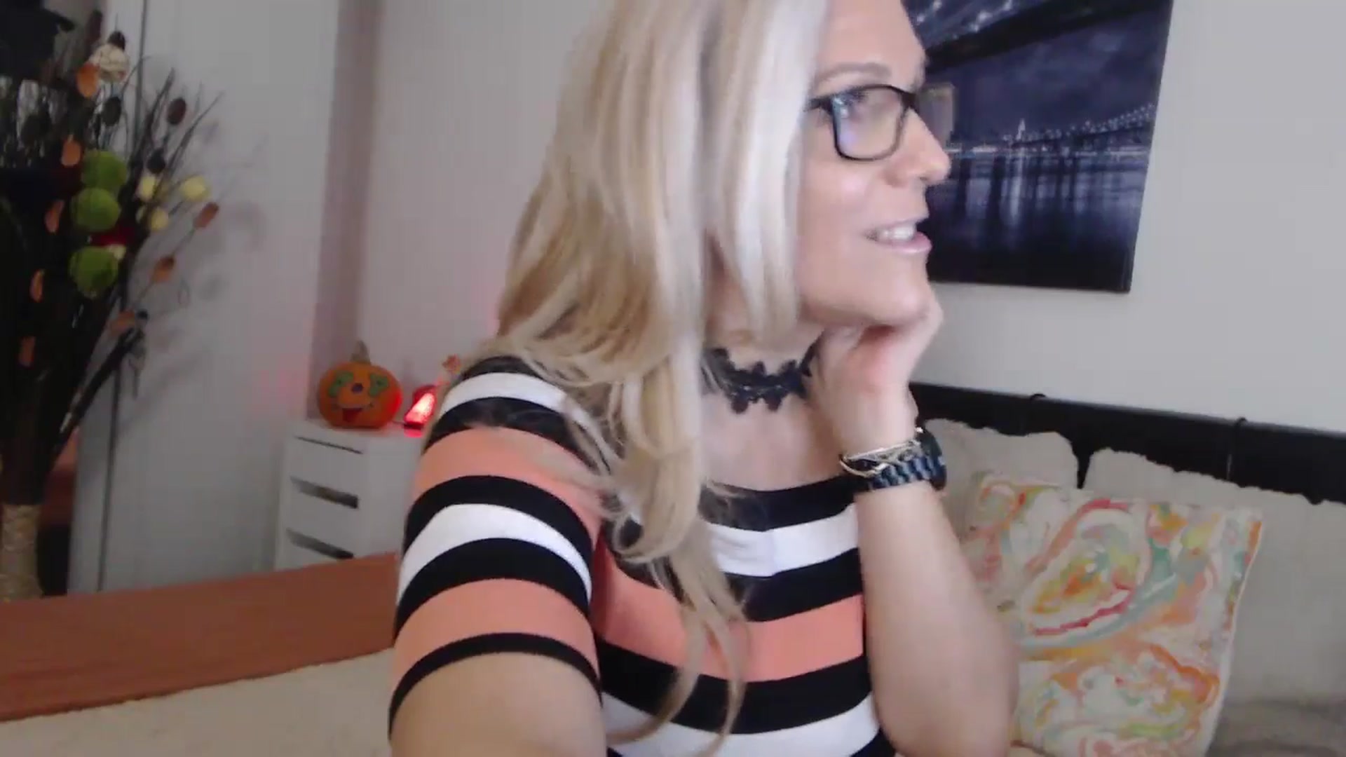 Gallery image thumbnail from Reeya71's myfreecams stream on, 11/07/2024, 06:51 image 10 of 20