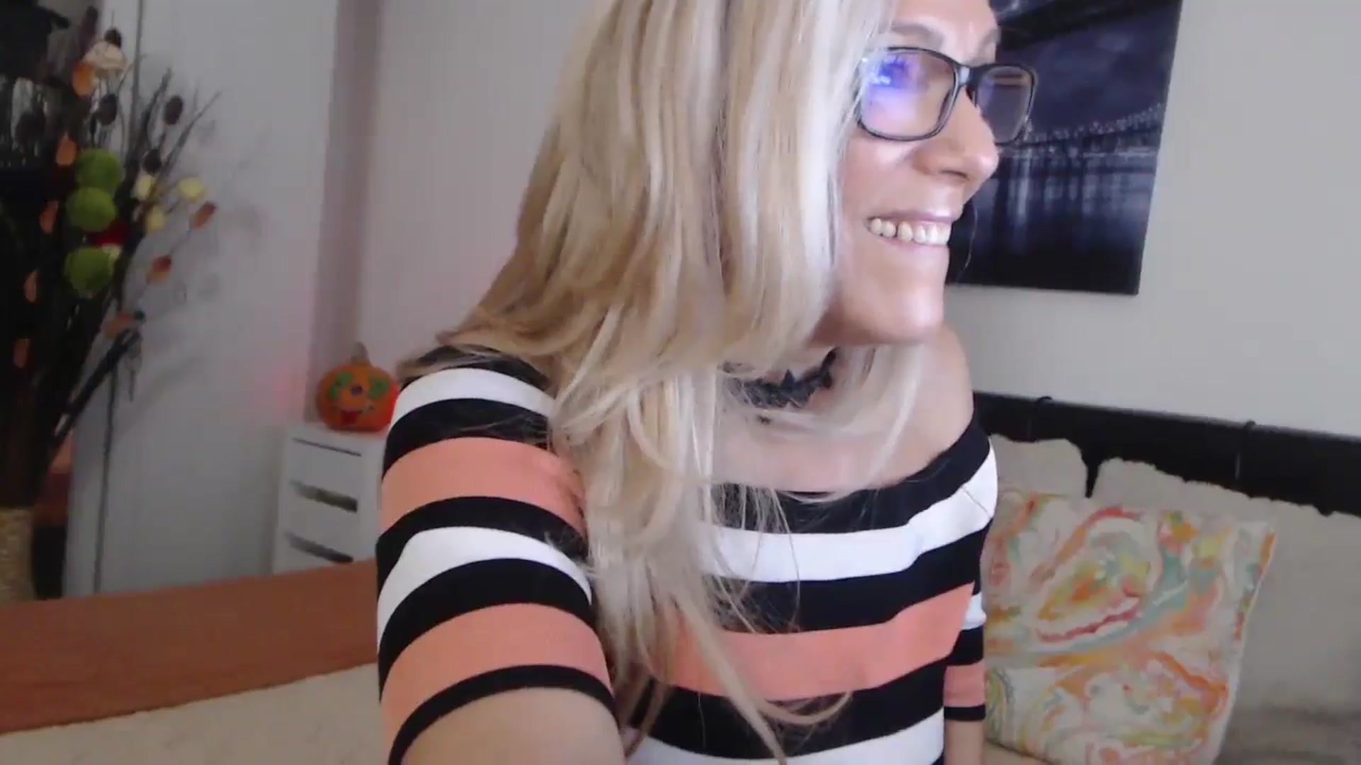 Gallery image thumbnail from Reeya71's myfreecams stream on, 11/07/2024, 06:51 image 16 of 20