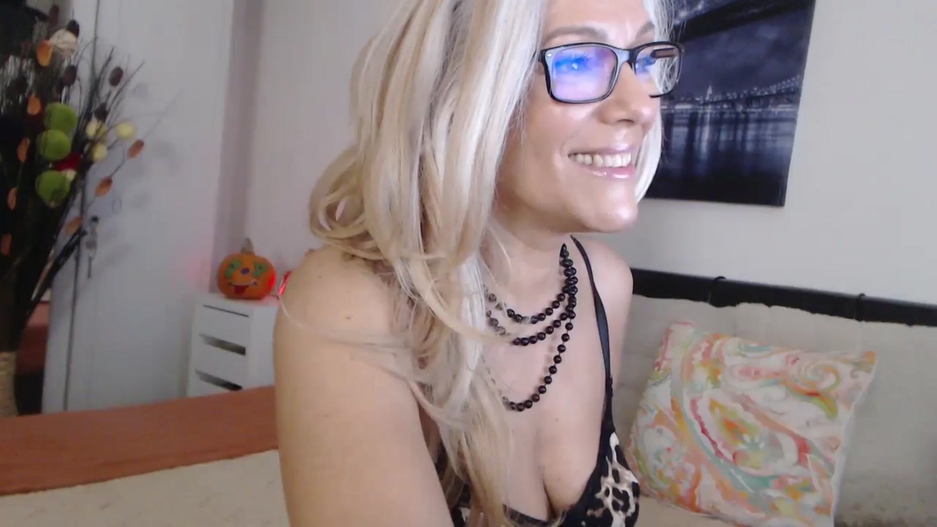 Gallery image thumbnail from Reeya71's myfreecams stream on, 11/08/2024, 07:41 image 16 of 20