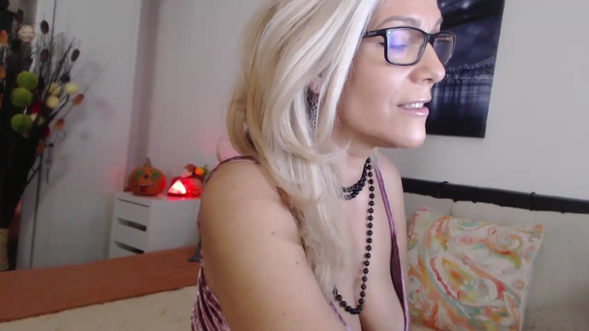 Gallery image thumbnail from Reeya71's myfreecams stream on, 11/09/2024, 01:55 image 19 of 20