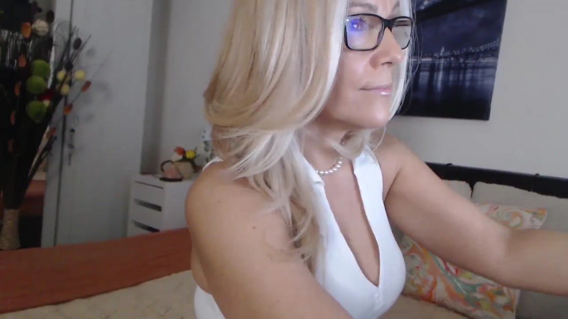 Gallery image thumbnail from Reeya71's myfreecams stream on, 11/13/2024, 02:59 image 5 of 20