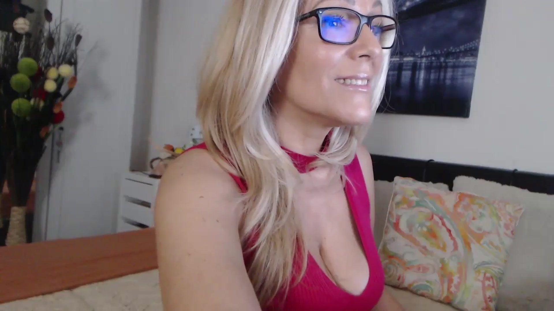 Gallery image thumbnail from Reeya71's myfreecams stream on, 11/14/2024, 07:03 image 2 of 20