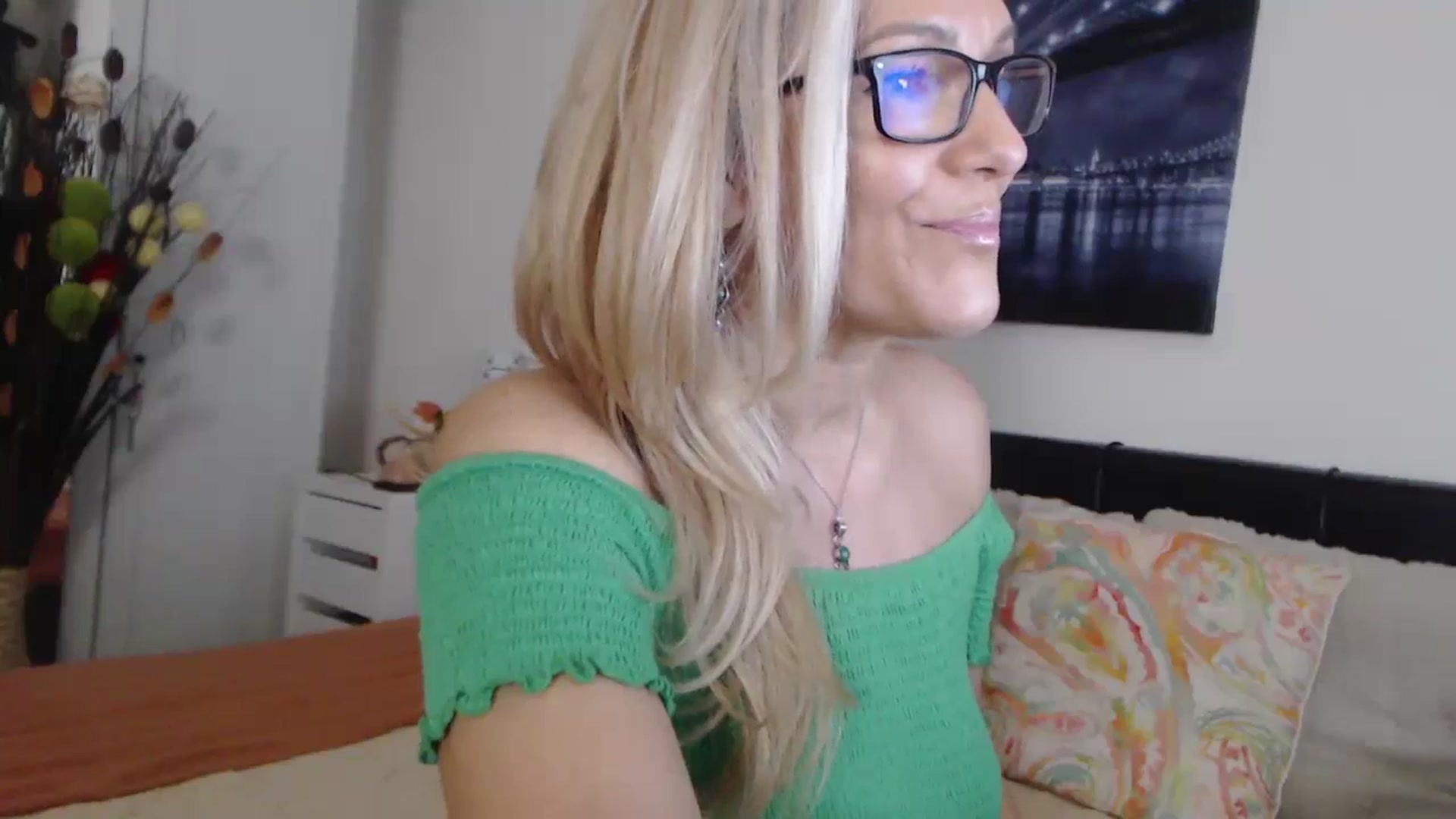 Gallery image thumbnail from Reeya71's myfreecams stream on, 11/15/2024, 04:48 image 11 of 20