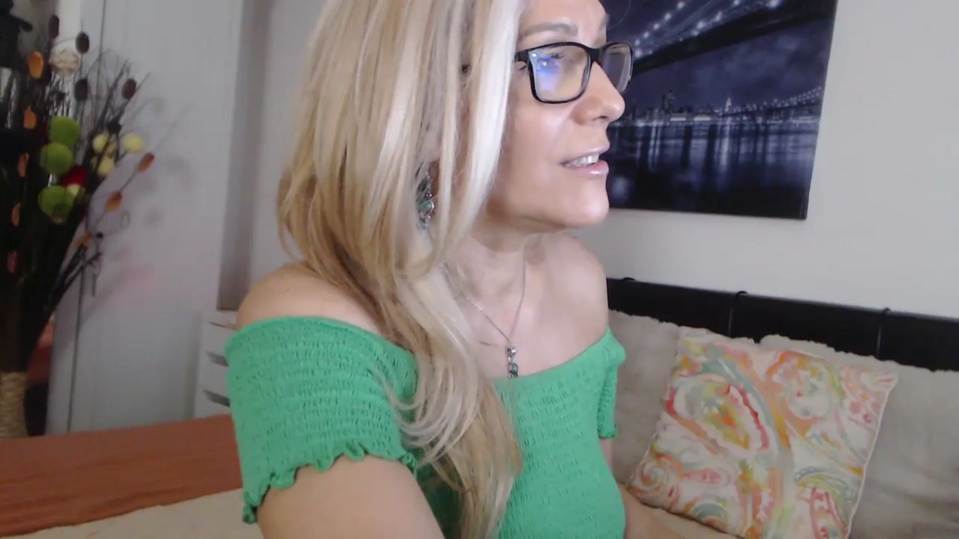 Gallery image thumbnail from Reeya71's myfreecams stream on, 11/15/2024, 04:48 image 18 of 20