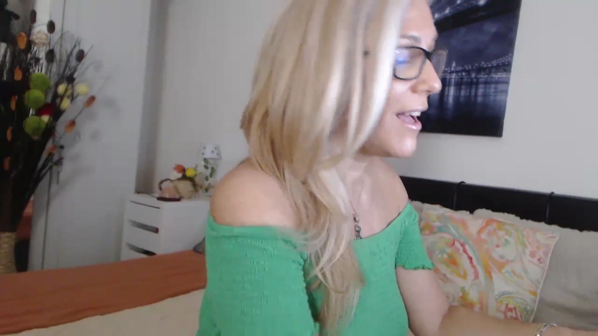 Gallery image thumbnail from Reeya71's myfreecams stream on, 11/15/2024, 04:48 image 16 of 20