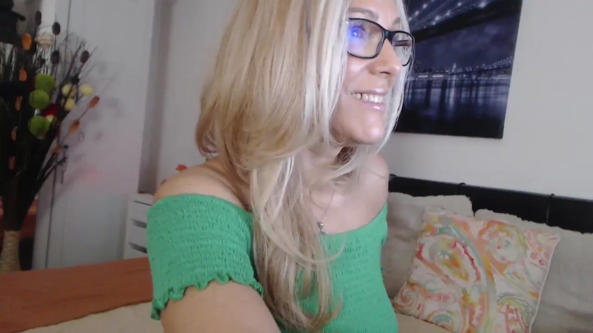 Gallery image thumbnail from Reeya71's myfreecams stream on, 11/15/2024, 06:17 image 2 of 20