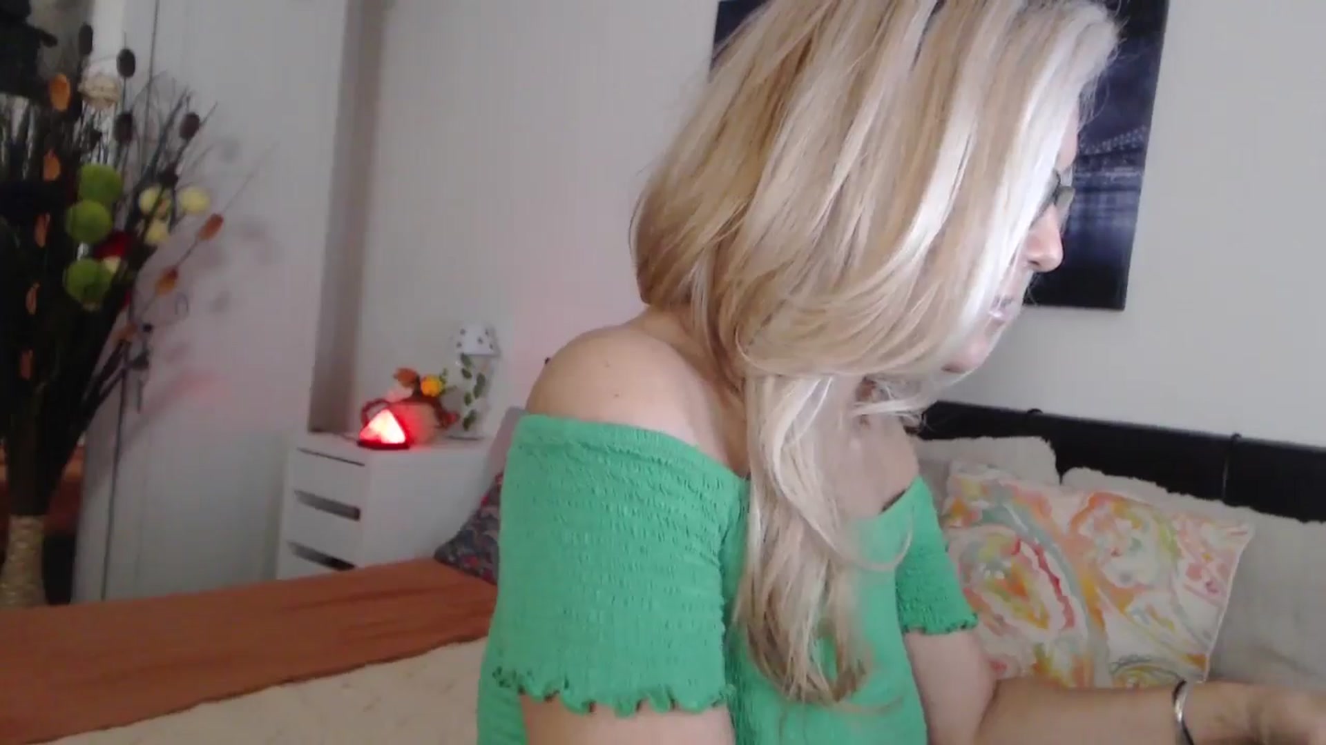 Gallery image thumbnail from Reeya71's myfreecams stream on, 11/15/2024, 06:17 image 8 of 20