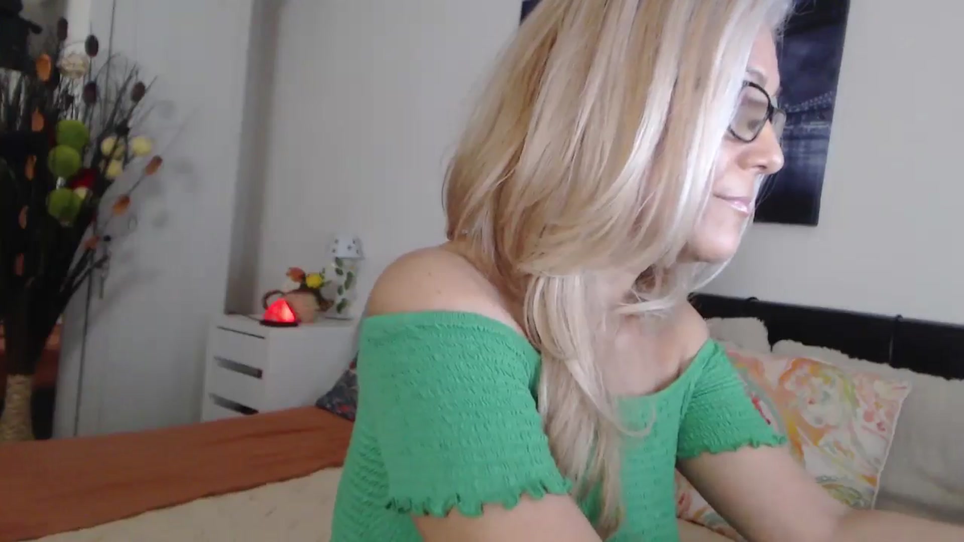 Gallery image thumbnail from Reeya71's myfreecams stream on, 11/15/2024, 06:17 image 18 of 20