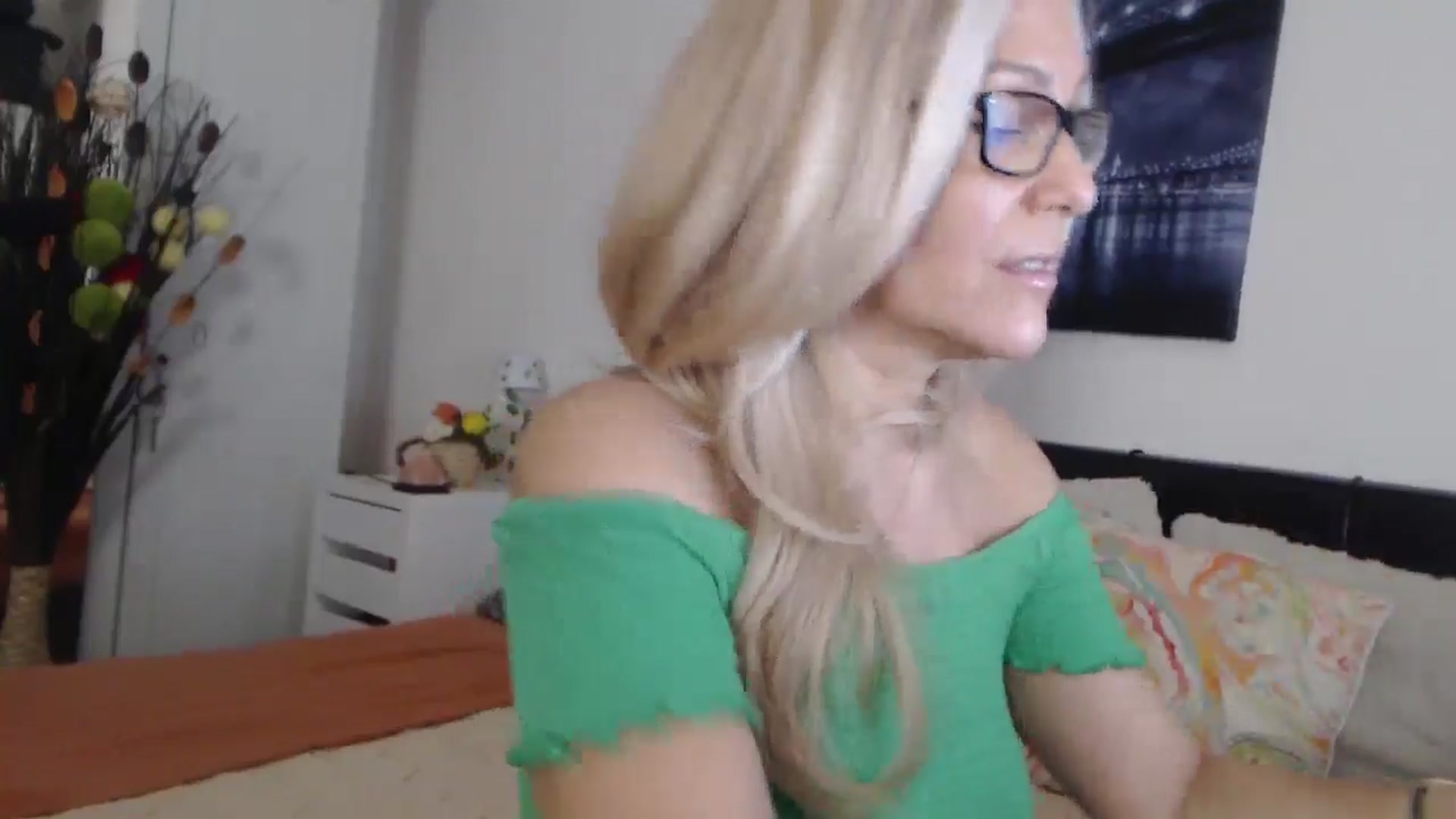 Gallery image thumbnail from Reeya71's myfreecams stream on, 11/15/2024, 06:40 image 16 of 20