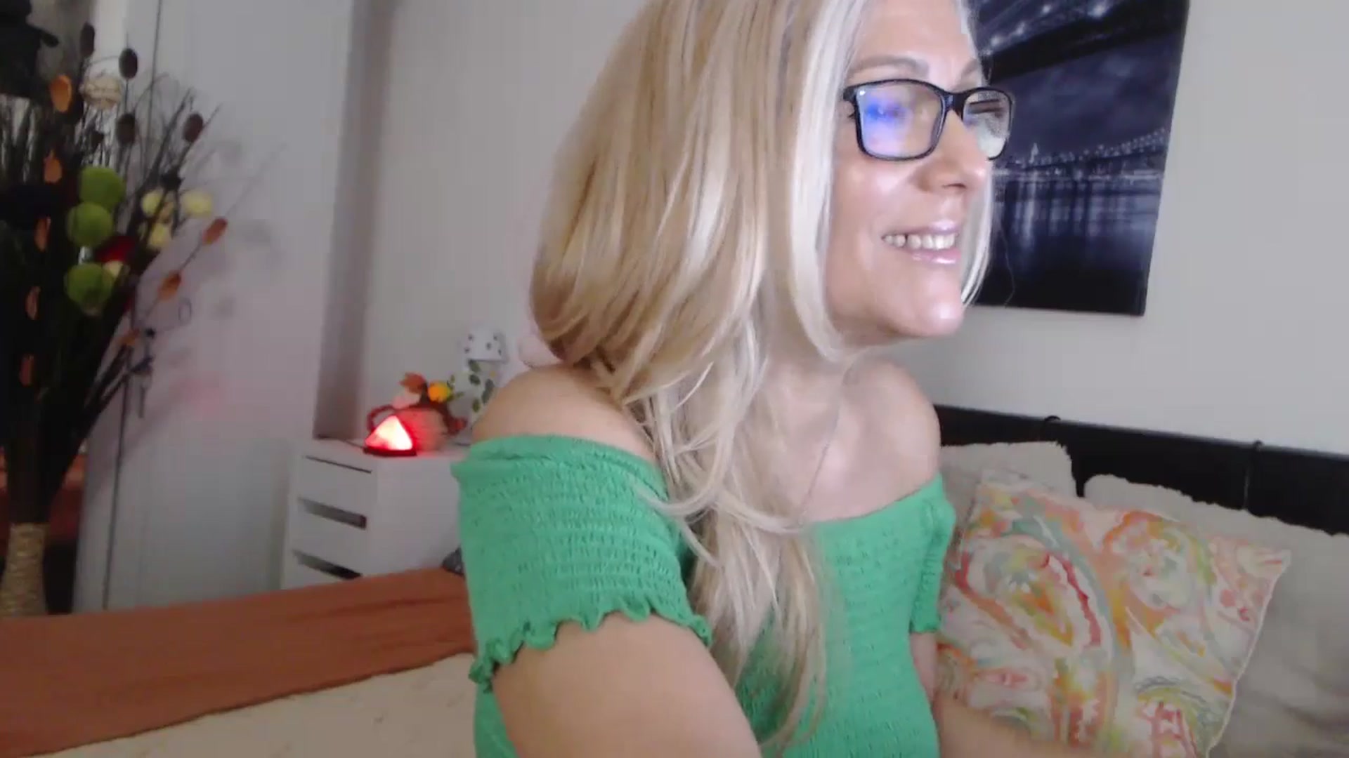 Gallery image thumbnail from Reeya71's myfreecams stream on, 11/15/2024, 06:59 image 13 of 20