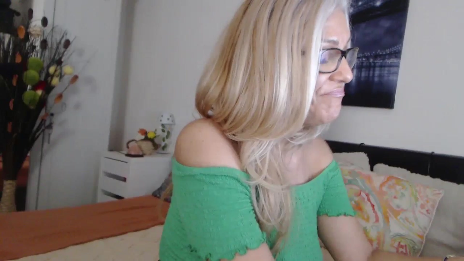 Gallery image thumbnail from Reeya71's myfreecams stream on, 11/15/2024, 06:59 image 10 of 20