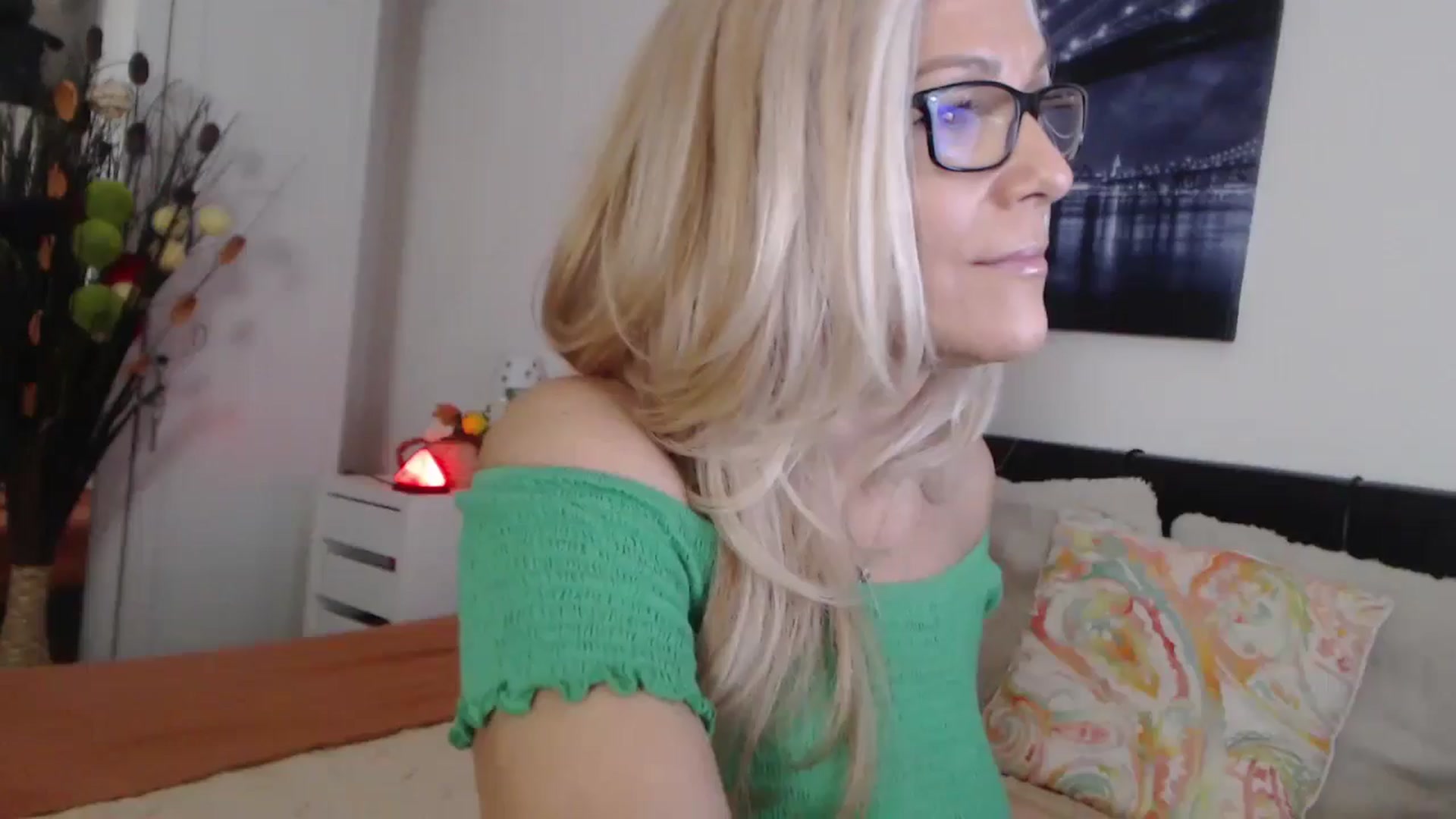Gallery image thumbnail from Reeya71's myfreecams stream on, 11/15/2024, 06:59 image 1 of 20