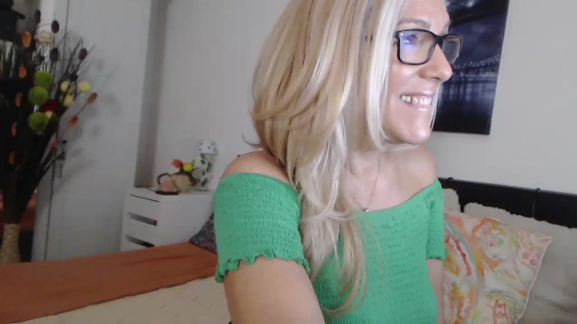 Gallery image thumbnail from Reeya71's myfreecams stream on, 11/15/2024, 06:59 image 17 of 20