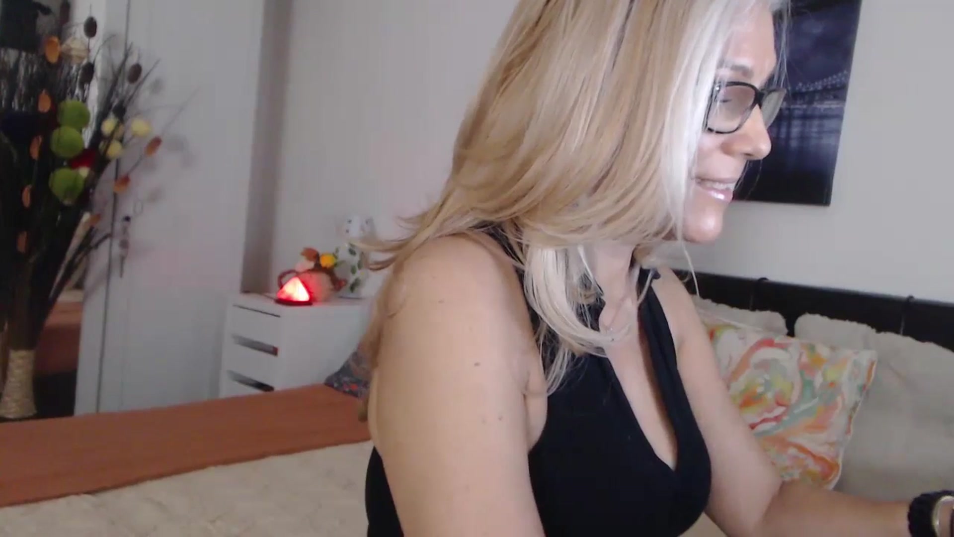 Gallery image thumbnail from Reeya71's myfreecams stream on, 11/16/2024, 03:19 image 5 of 20