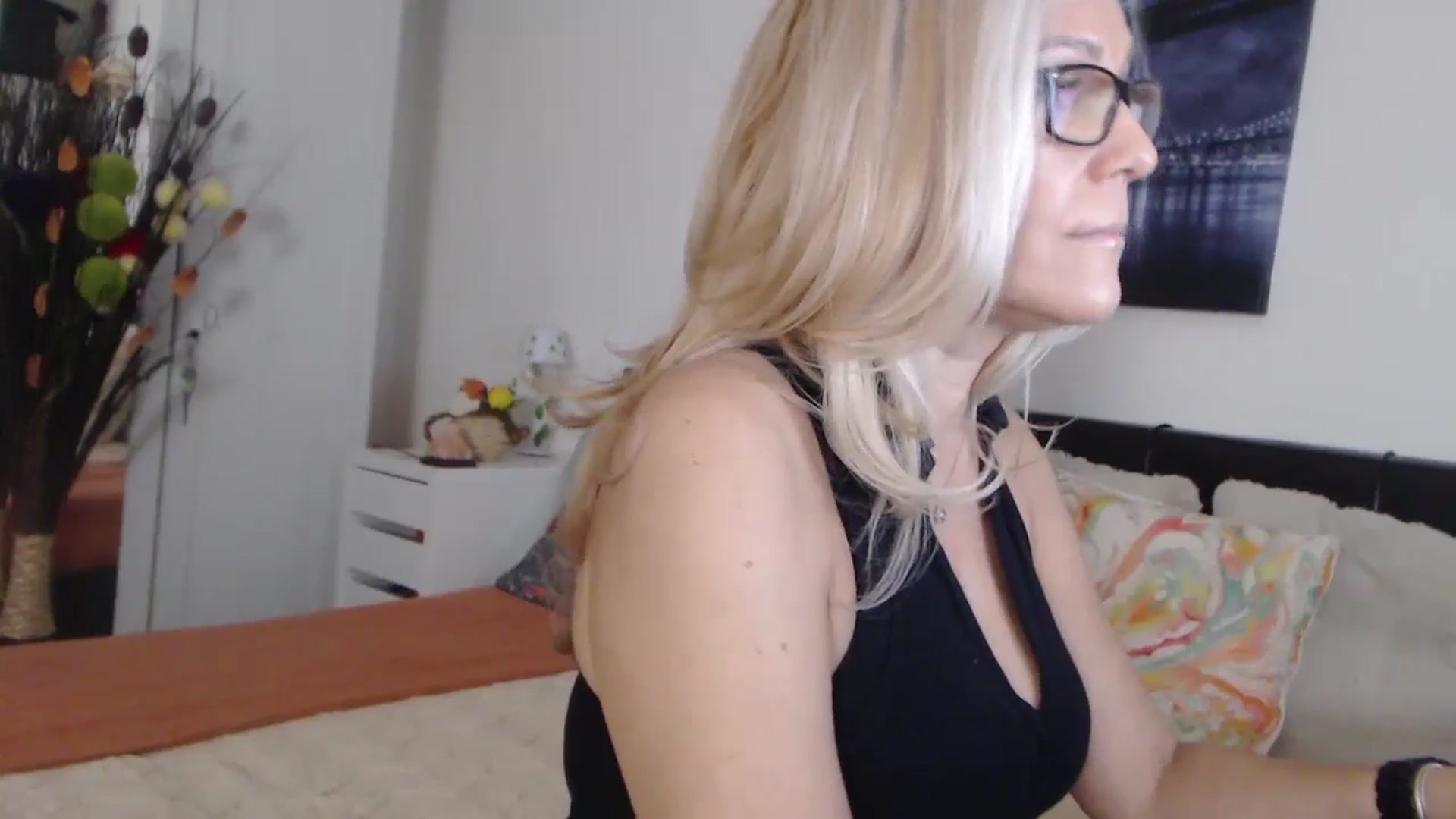 Gallery image thumbnail from Reeya71's myfreecams stream on, 11/16/2024, 03:19 image 9 of 20
