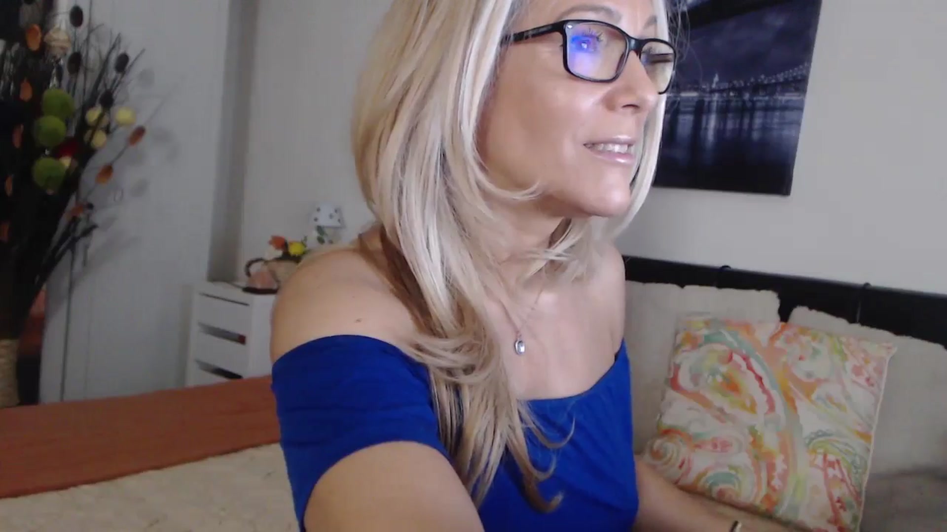 Gallery image thumbnail from Reeya71's myfreecams stream on, 11/20/2024, 03:26 image 10 of 20