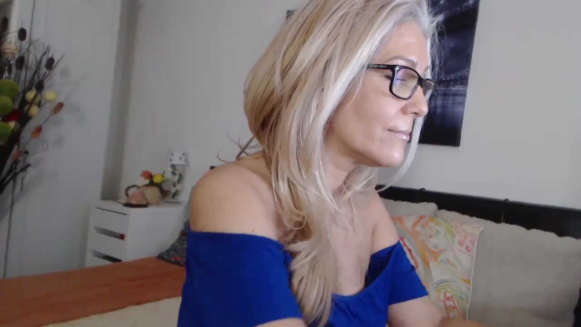 Gallery image thumbnail from Reeya71's myfreecams stream on, 11/20/2024, 07:00 image 18 of 20