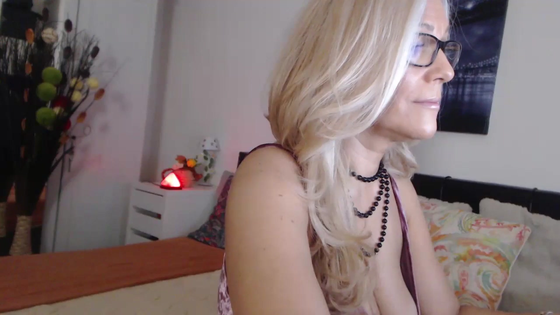 Gallery image thumbnail from Reeya71's myfreecams stream on, 11/21/2024, 04:18 image 2 of 20