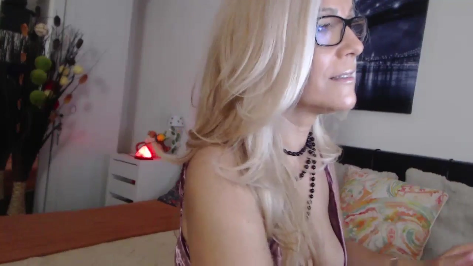 Gallery image thumbnail from Reeya71's myfreecams stream on, 11/21/2024, 05:14 image 11 of 20