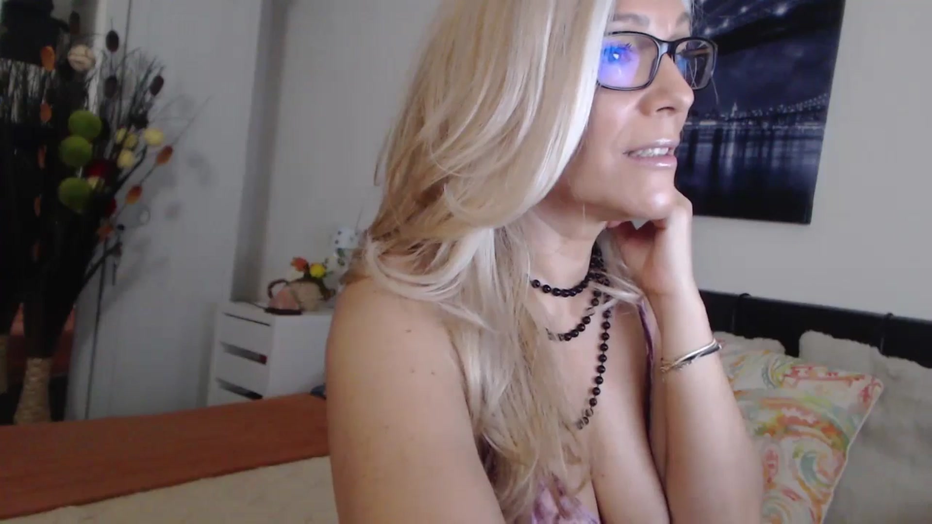Gallery image thumbnail from Reeya71's myfreecams stream on, 11/21/2024, 05:14 image 8 of 20
