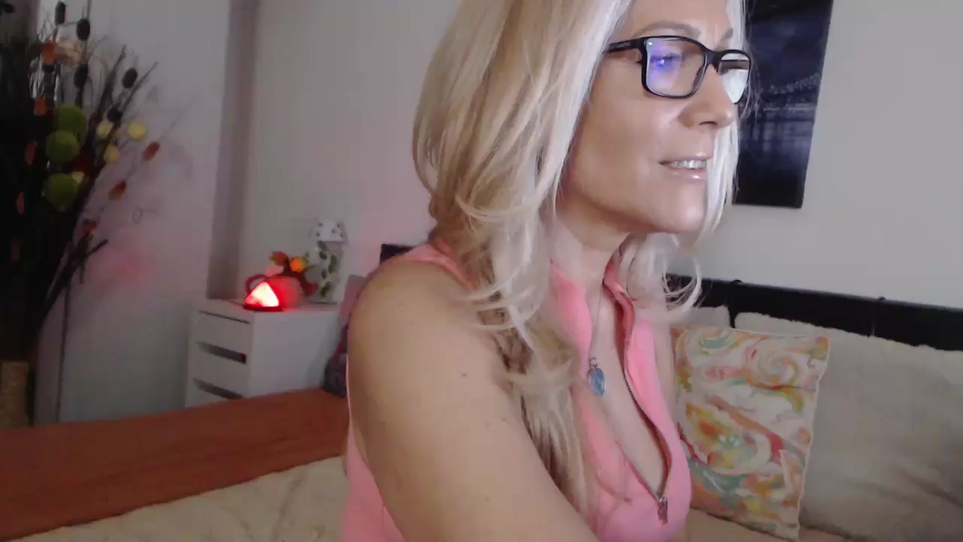 Gallery image thumbnail from Reeya71's myfreecams stream on, 11/23/2024, 01:31 image 14 of 20