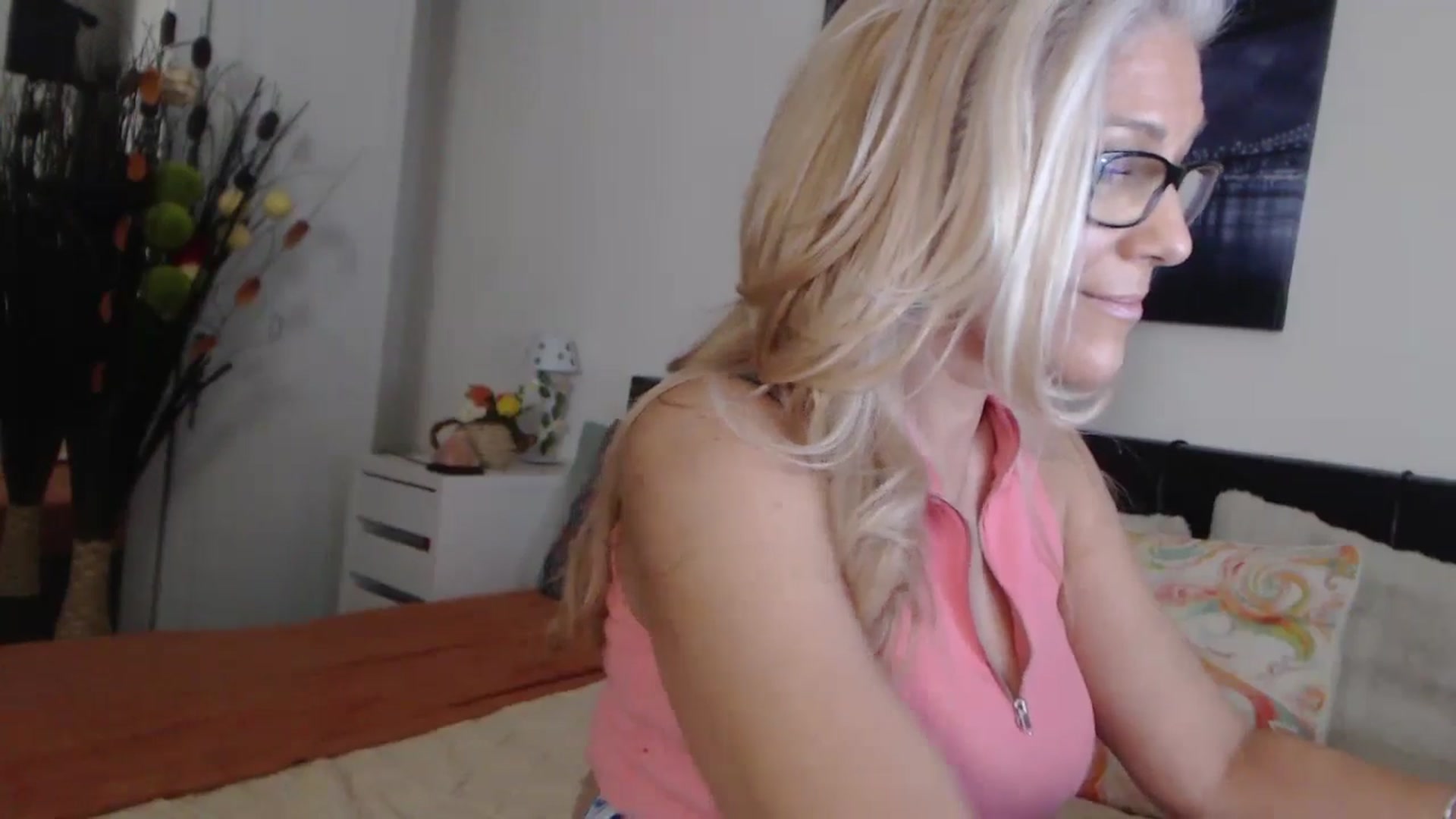 Gallery image thumbnail from Reeya71's myfreecams stream on, 11/23/2024, 06:28 image 7 of 20