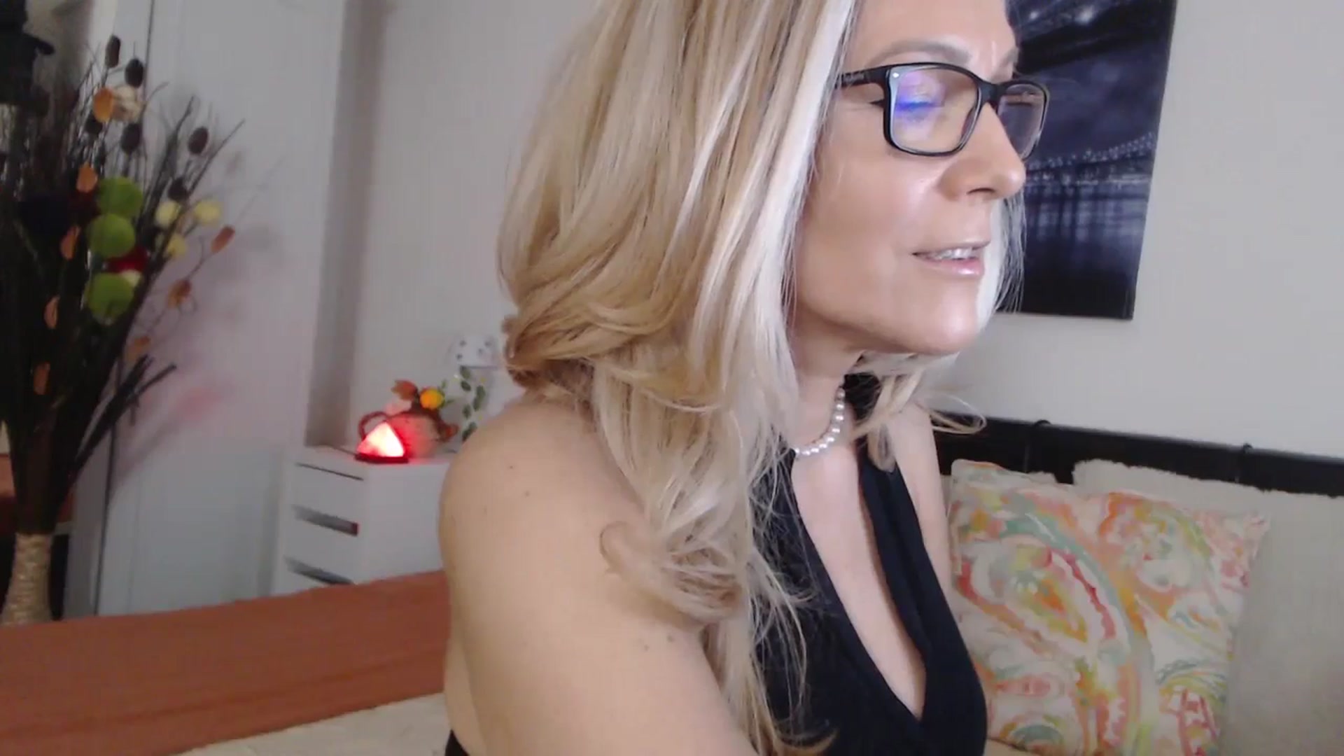 Gallery image thumbnail from Reeya71's myfreecams stream on, 11/26/2024, 02:26 image 4 of 20