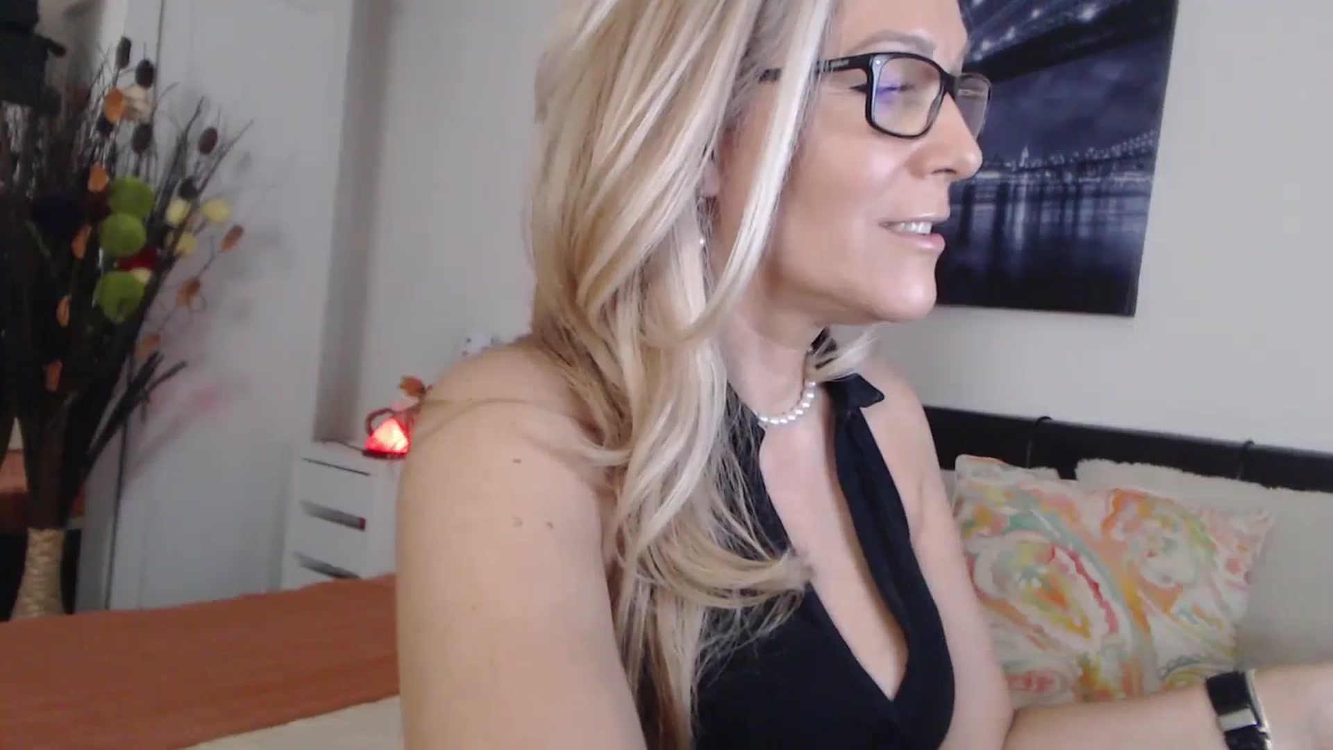 Gallery image thumbnail from Reeya71's myfreecams stream on, 11/26/2024, 02:26 image 19 of 20