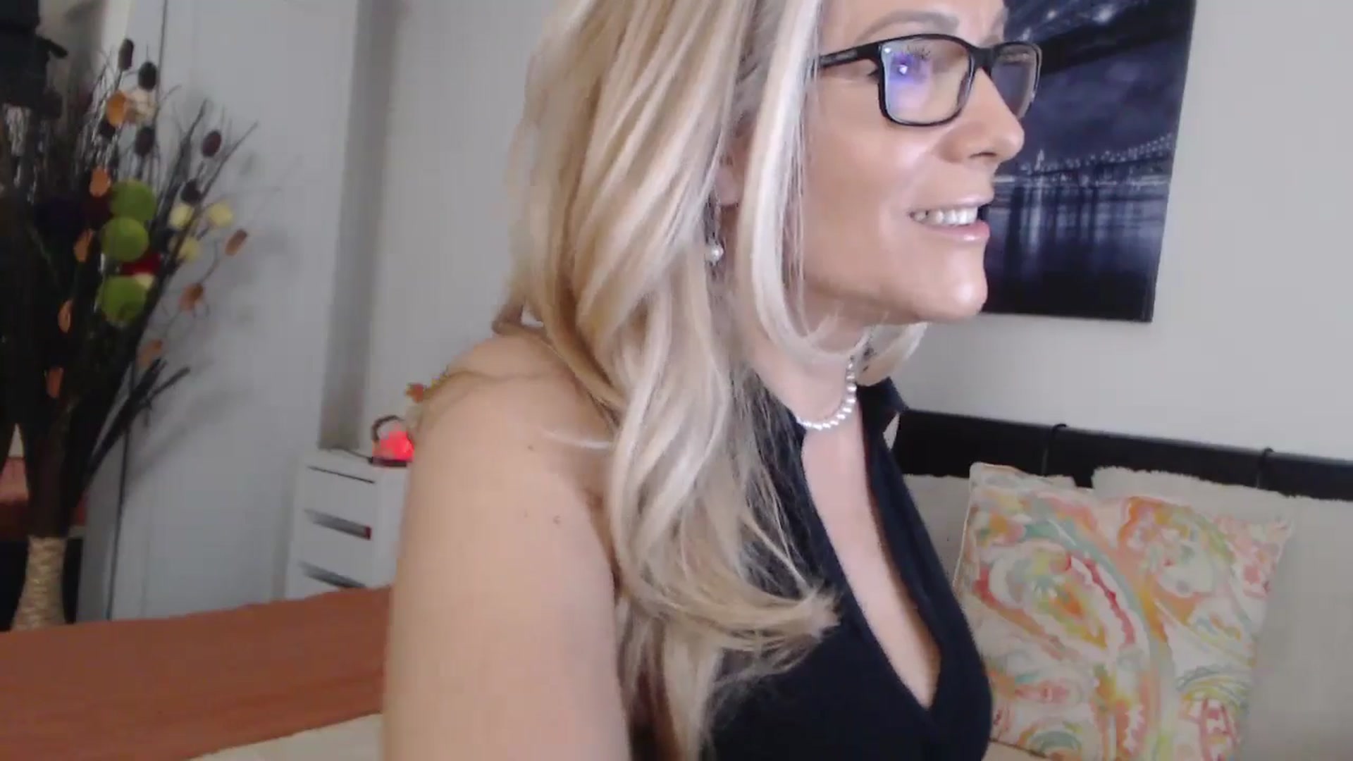 Gallery image thumbnail from Reeya71's myfreecams stream on, 11/26/2024, 02:26 image 18 of 20