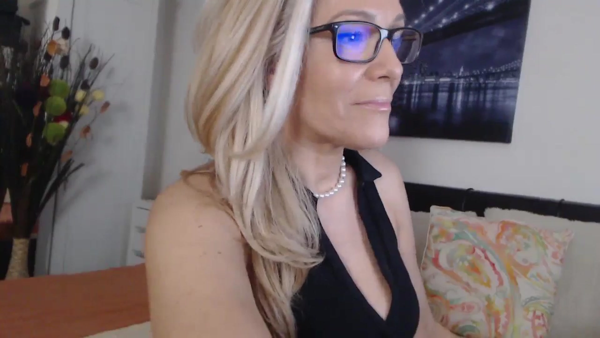 Gallery image thumbnail from Reeya71's myfreecams stream on, 11/26/2024, 02:26 image 15 of 20