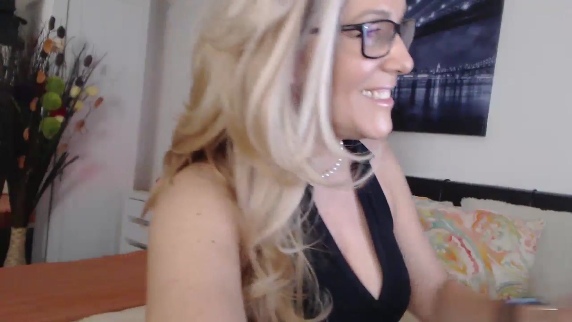 Gallery image thumbnail from Reeya71's myfreecams stream on, 11/26/2024, 02:26 image 10 of 20