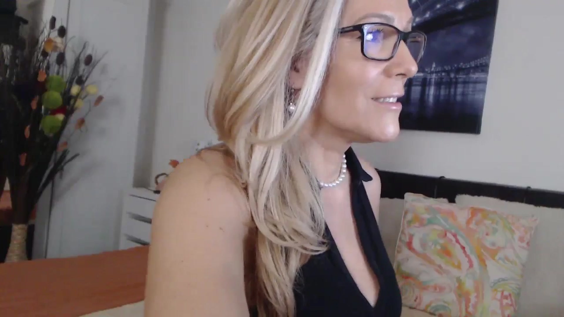 Gallery image thumbnail from Reeya71's myfreecams stream on, 11/26/2024, 02:26 image 14 of 20