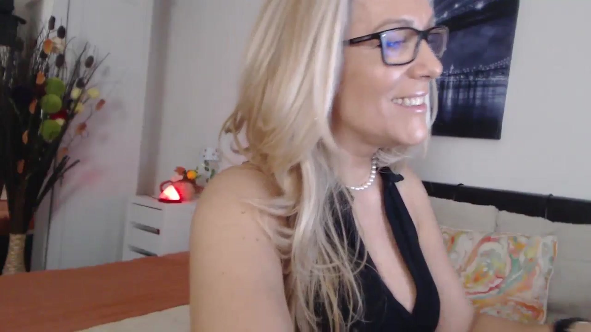 Gallery image thumbnail from Reeya71's myfreecams stream on, 11/26/2024, 03:59 image 15 of 20