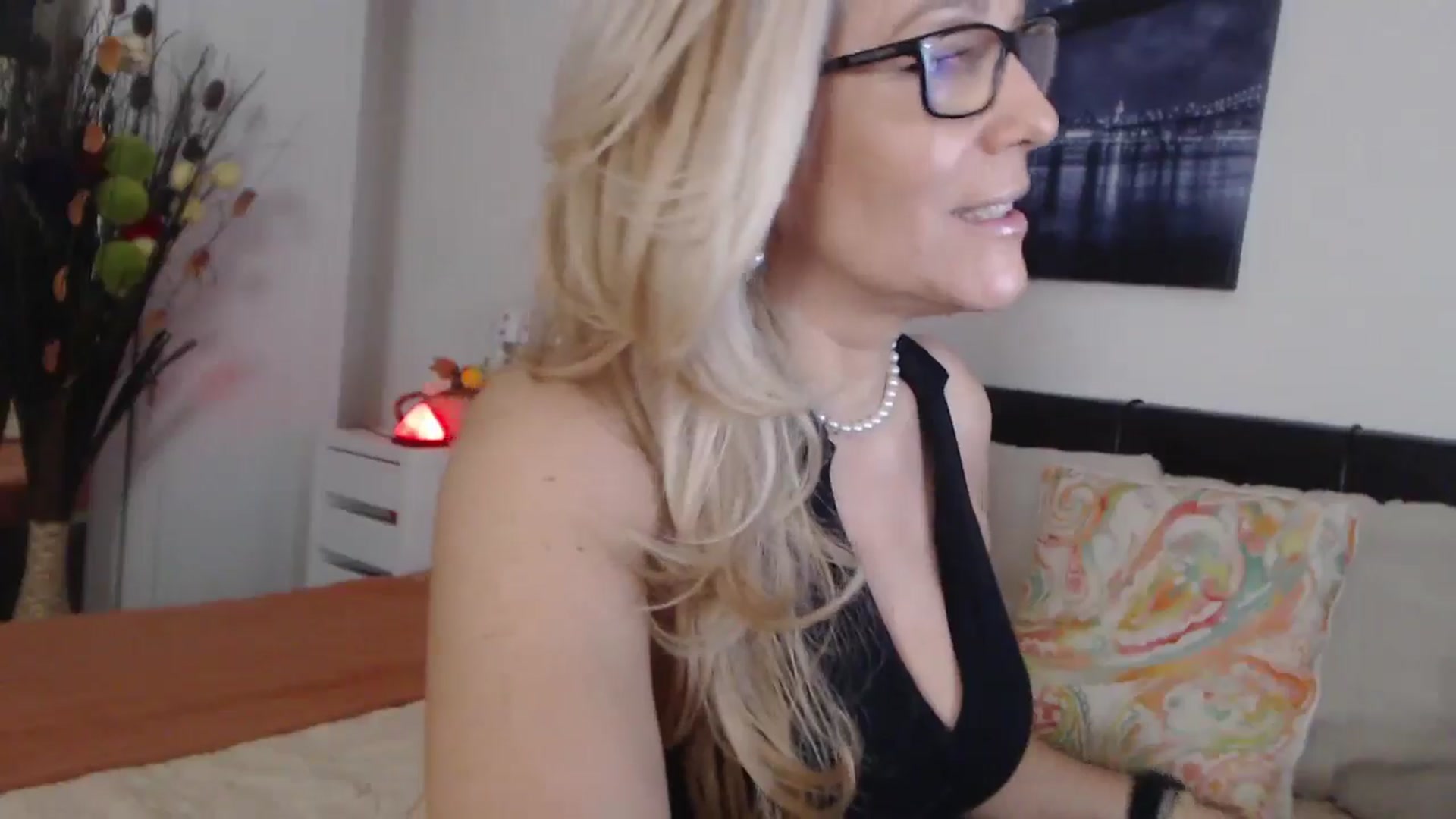 Gallery image thumbnail from Reeya71's myfreecams stream on, 11/26/2024, 04:21 image 16 of 20
