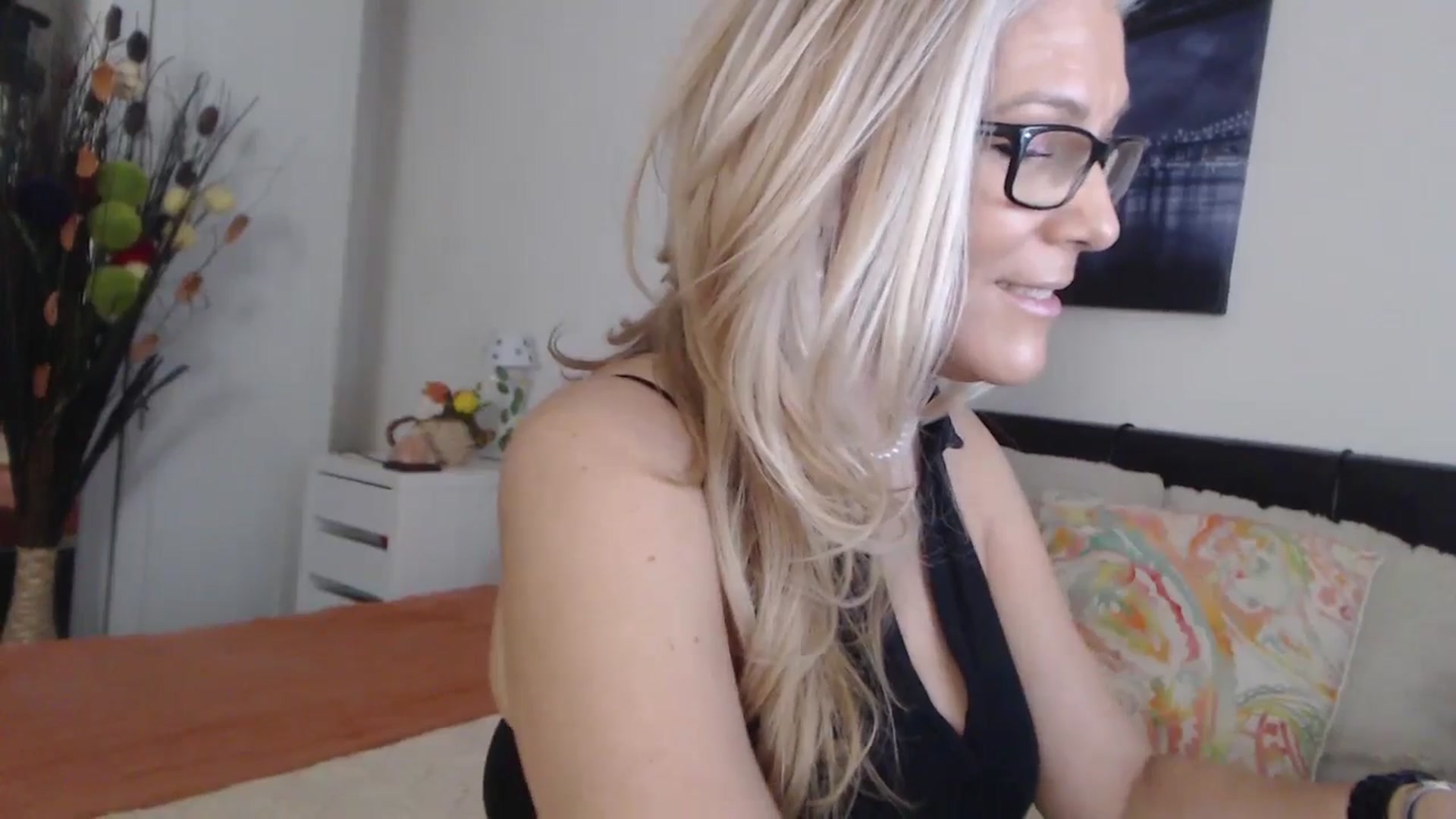 Gallery image thumbnail from Reeya71's myfreecams stream on, 11/26/2024, 07:12 image 19 of 20