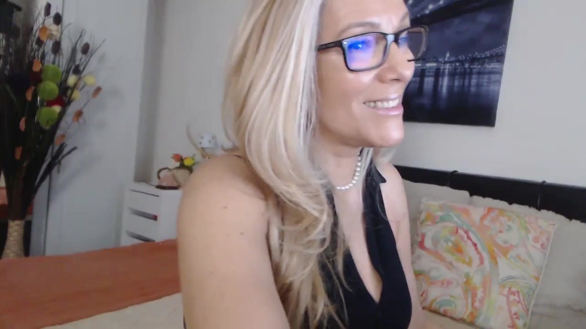 Gallery image thumbnail from Reeya71's myfreecams stream on, 11/26/2024, 07:12 image 12 of 20