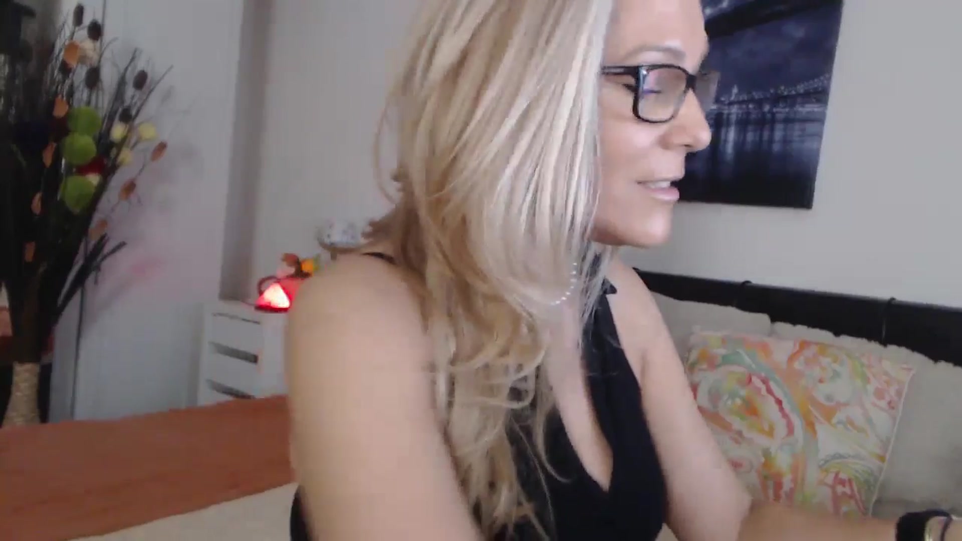 Gallery image thumbnail from Reeya71's myfreecams stream on, 11/26/2024, 07:12 image 8 of 20